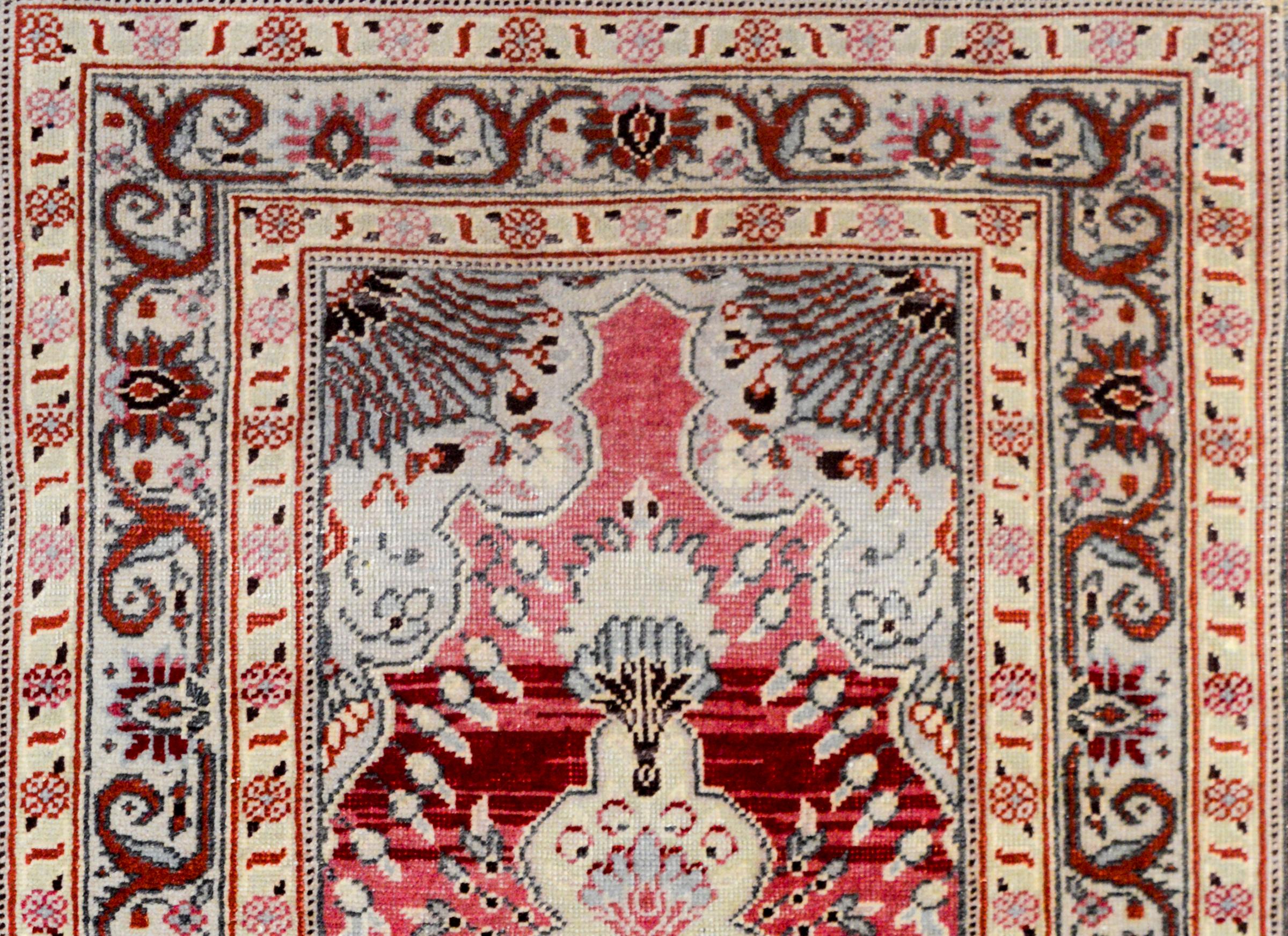Beautiful Early 20th Century Tabriz Rug In Good Condition For Sale In Chicago, IL