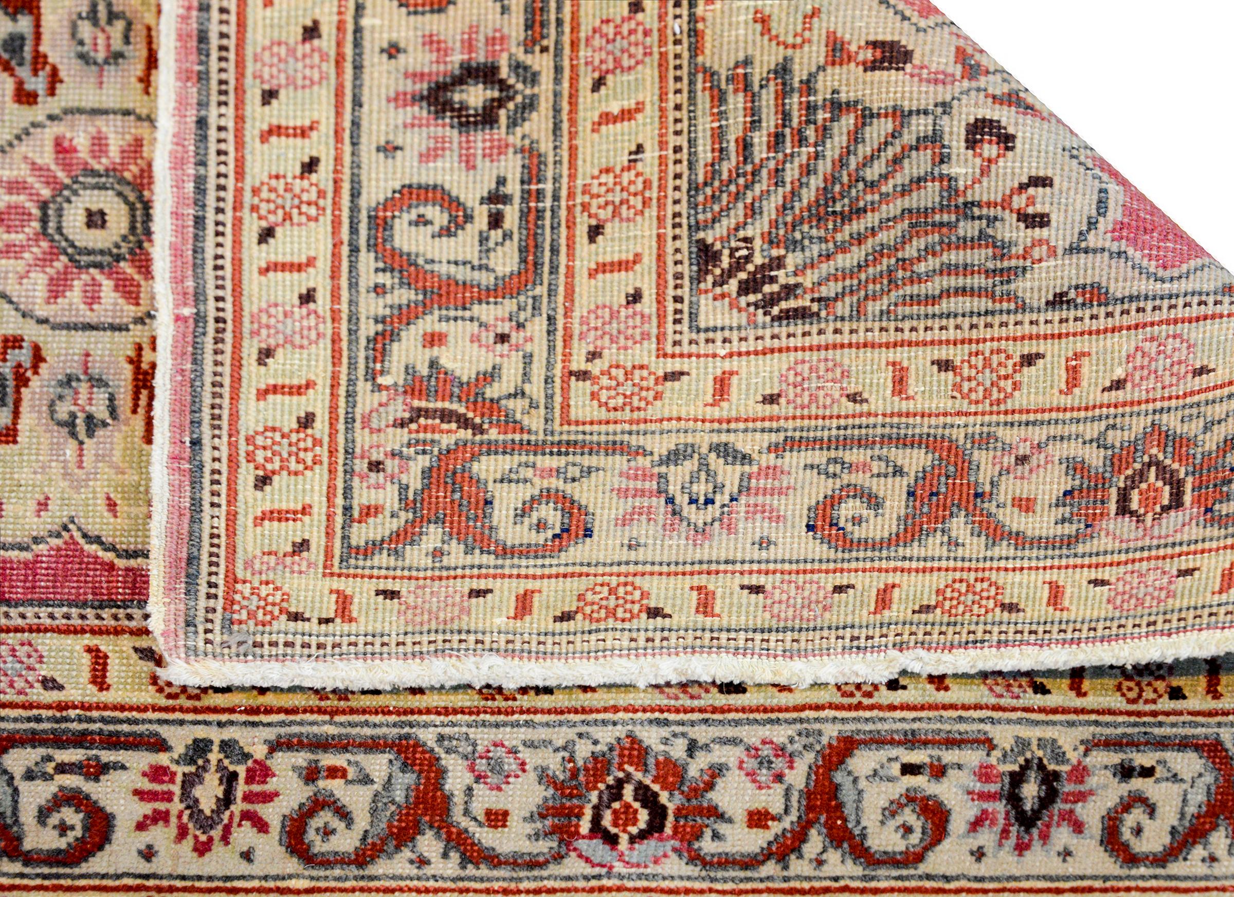 Schöner Täbriz-Teppich aus dem frühen 20. Jahrhundert (Wolle) im Angebot