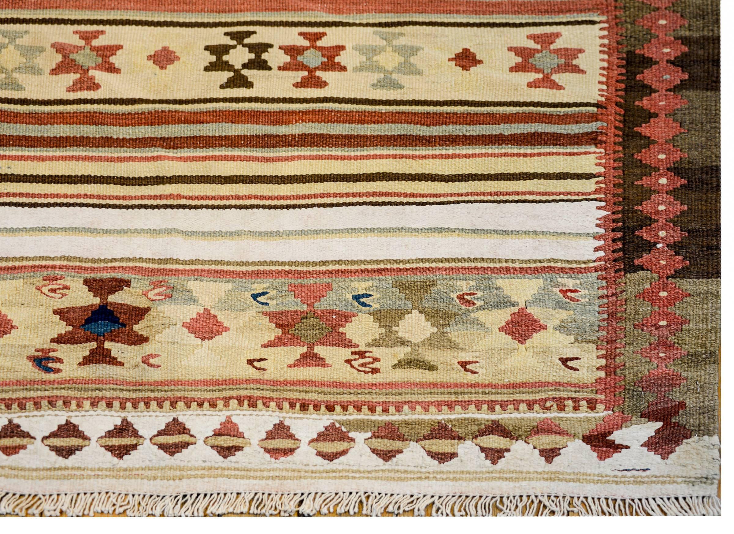 Beautiful Early 20th Century Zarand Kilim Runner In Good Condition For Sale In Chicago, IL