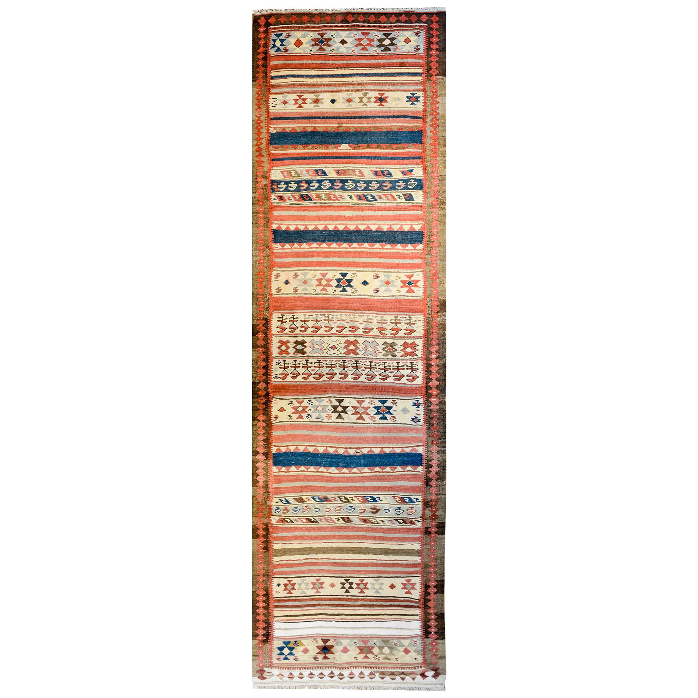Magnifique tapis de couloir Kilim Zarand du début du 20e siècle