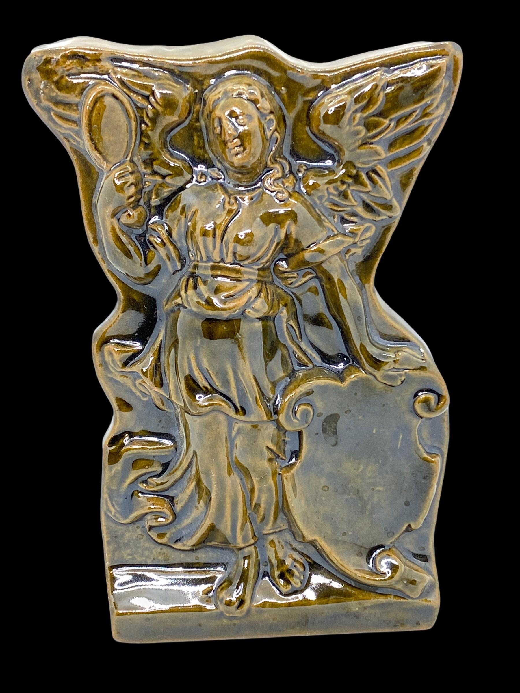 Schöne Engel-Wandtafel aus Steingut, Vintage, Österreich, 1920er Jahre (Art nouveau) im Angebot