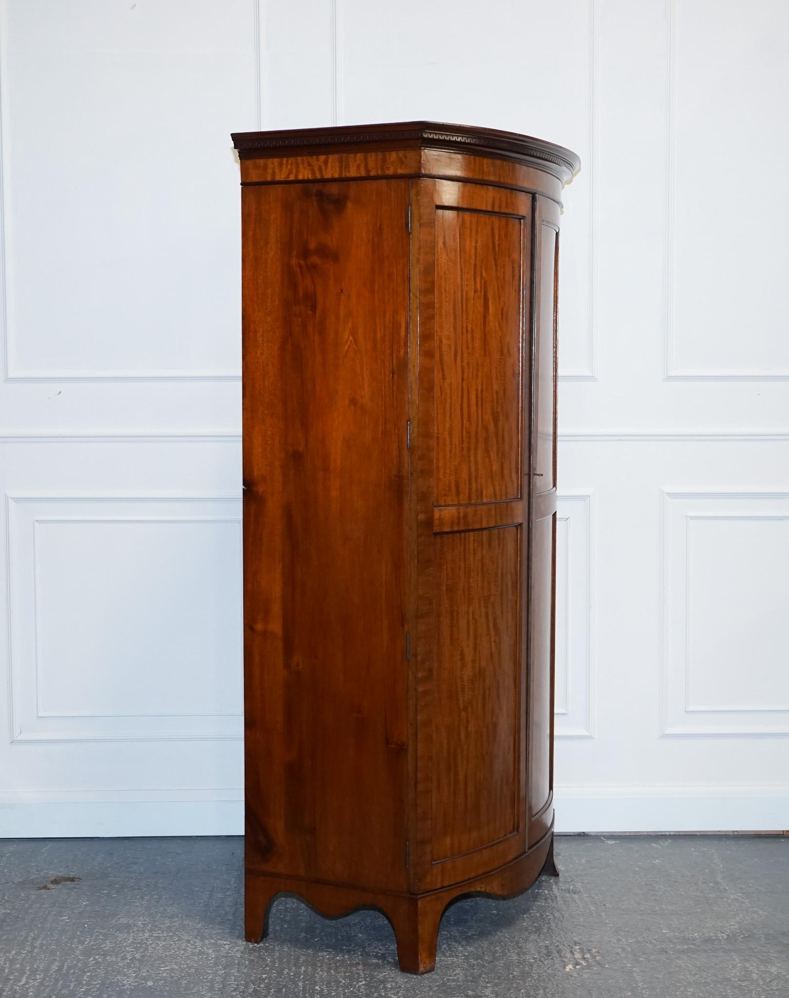 Beautiful Edwardian 1900s Bow Fronted Two Door Wardrobe with Brass Lining In Good Condition In Pulborough, GB