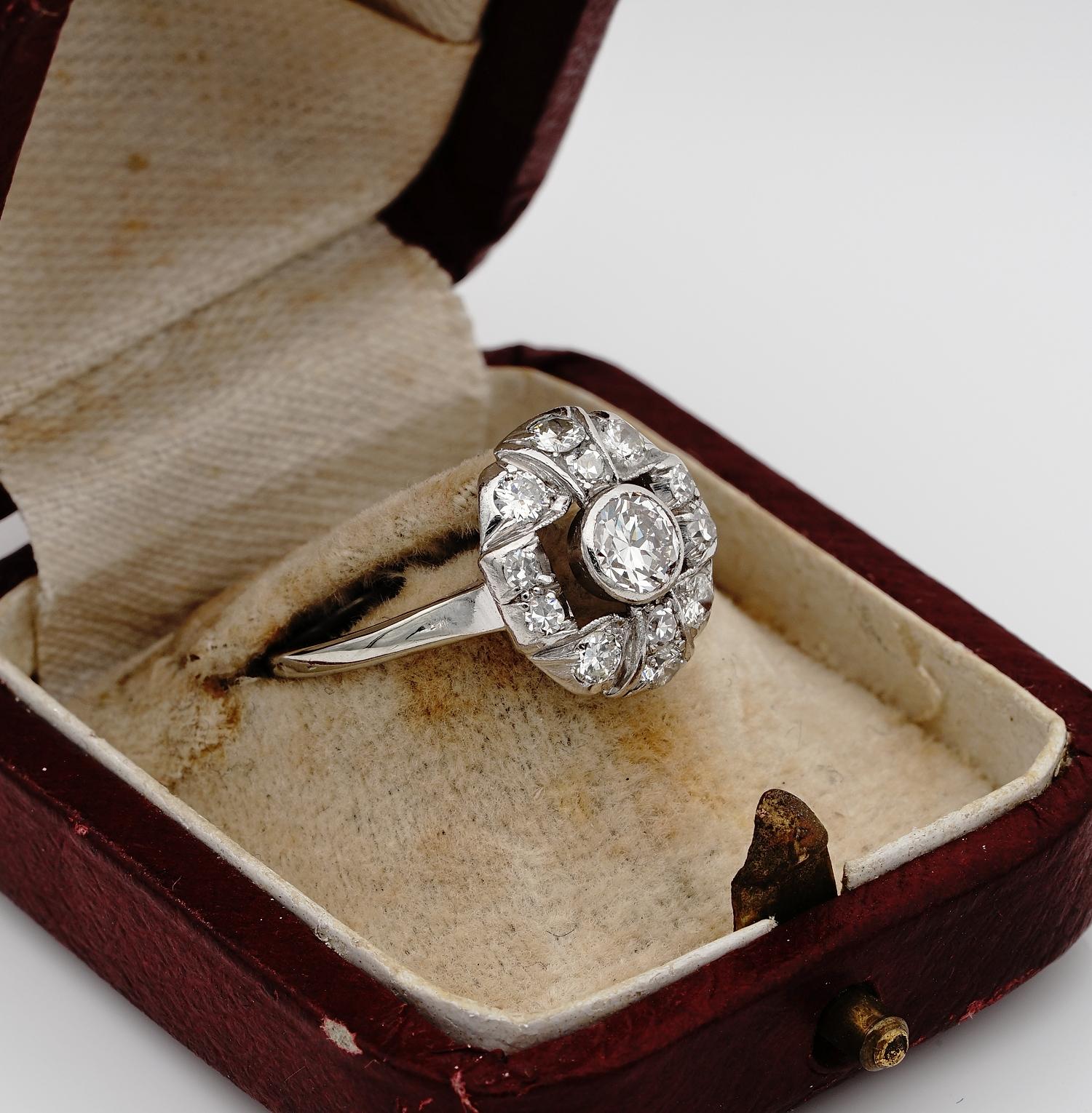 Beautiful Edwardian .95 Carat G/H VVS Diamond Platinum Rare Ring In Good Condition For Sale In Napoli, IT