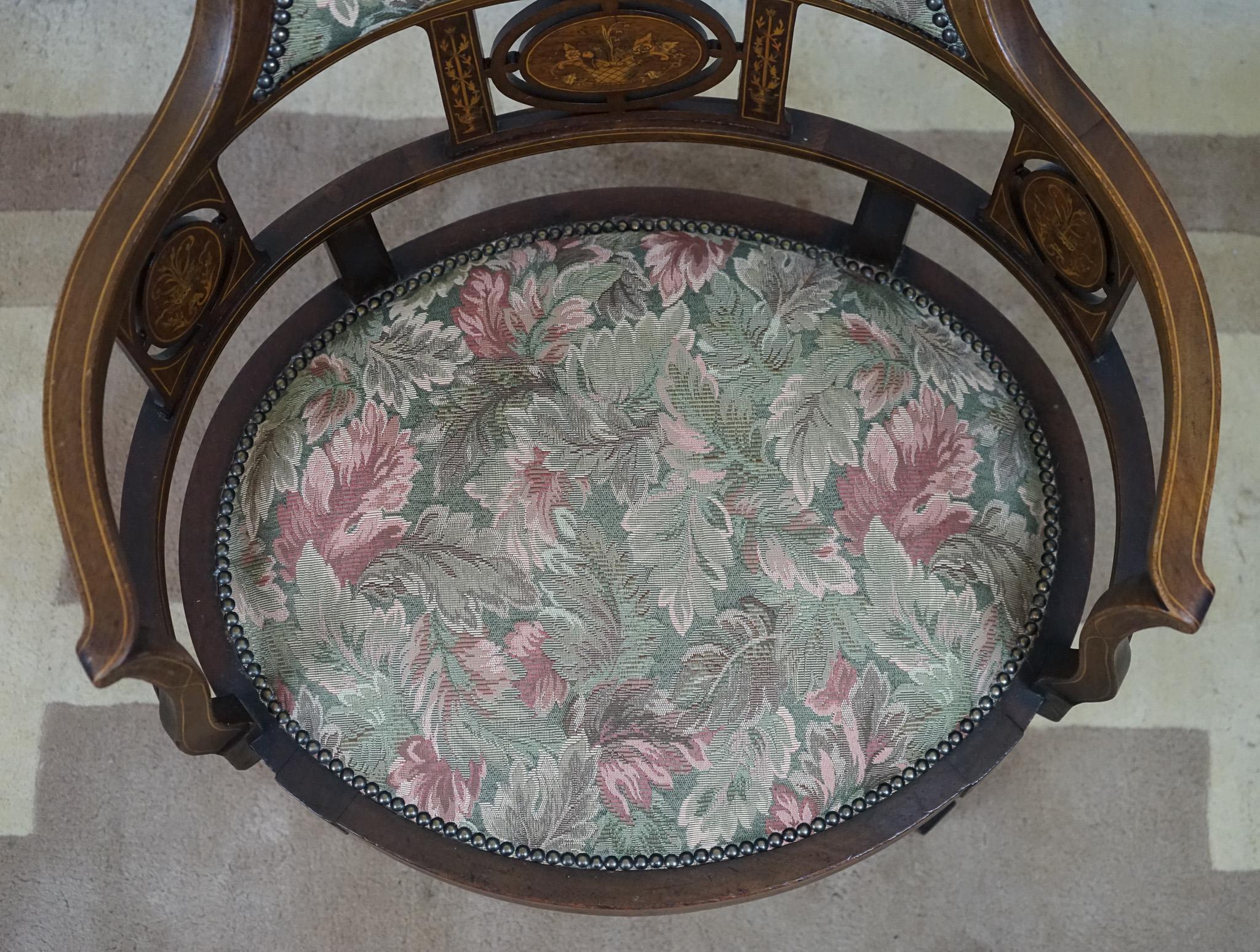 Hermosa eduardiana   Silla con respaldo de bañera con incrustaciones en venta 7