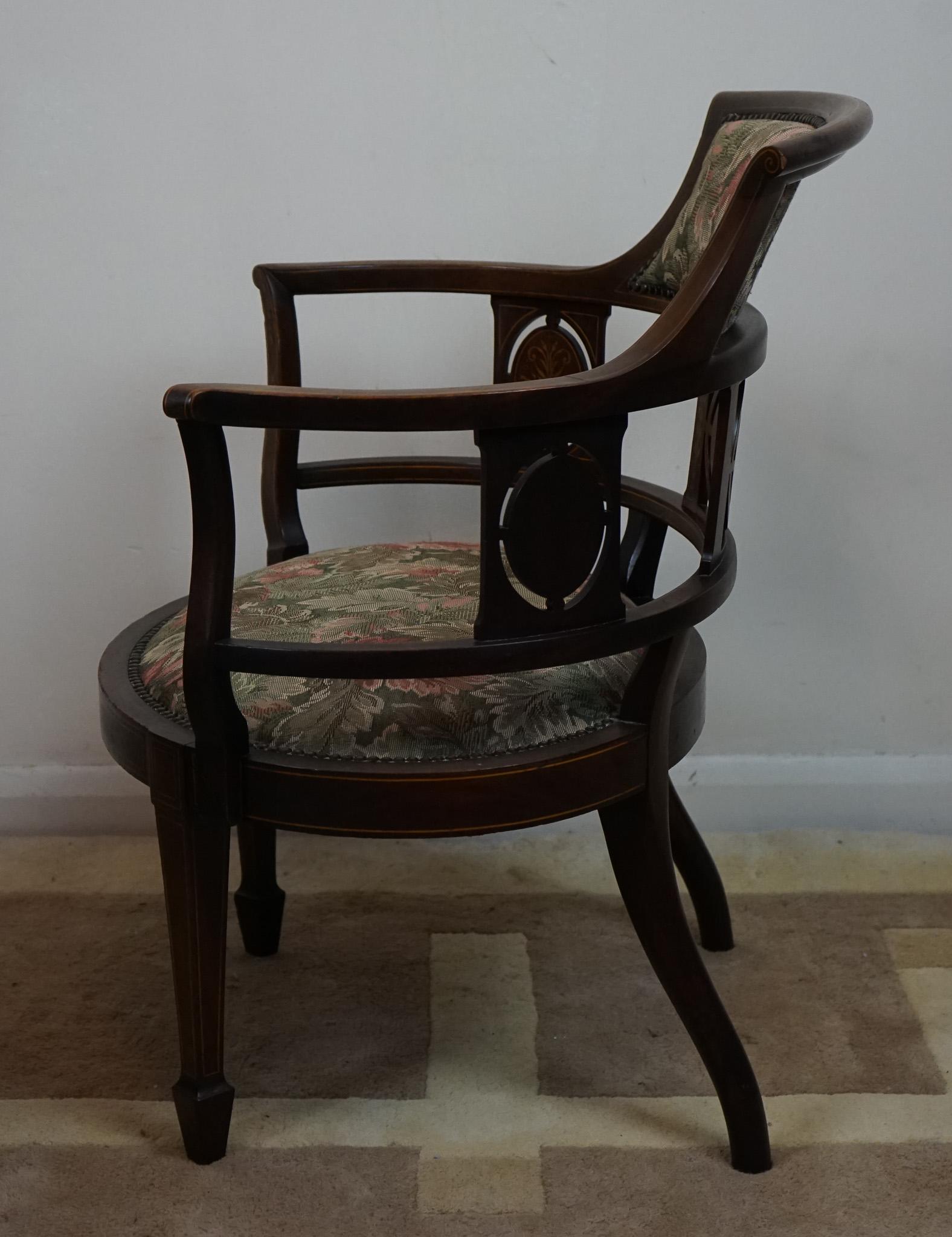 Beautiful Edwardian   Inlaid Tub Back Chair In Good Condition For Sale In Crawley, GB