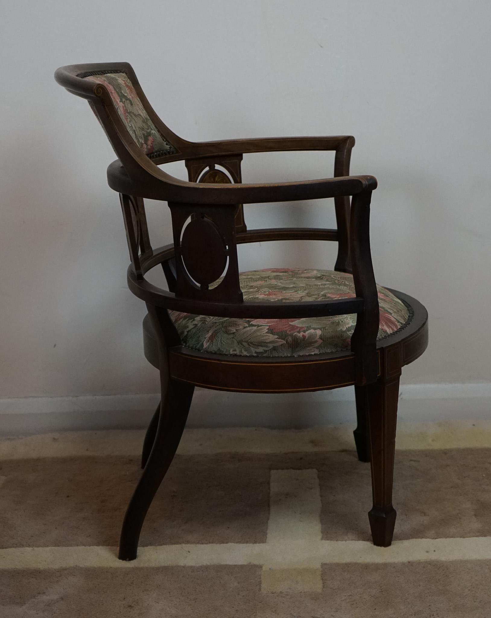 Hermosa eduardiana   Silla con respaldo de bañera con incrustaciones en venta 1