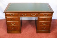 Beautiful Edwardian Oak Pedestal Desk