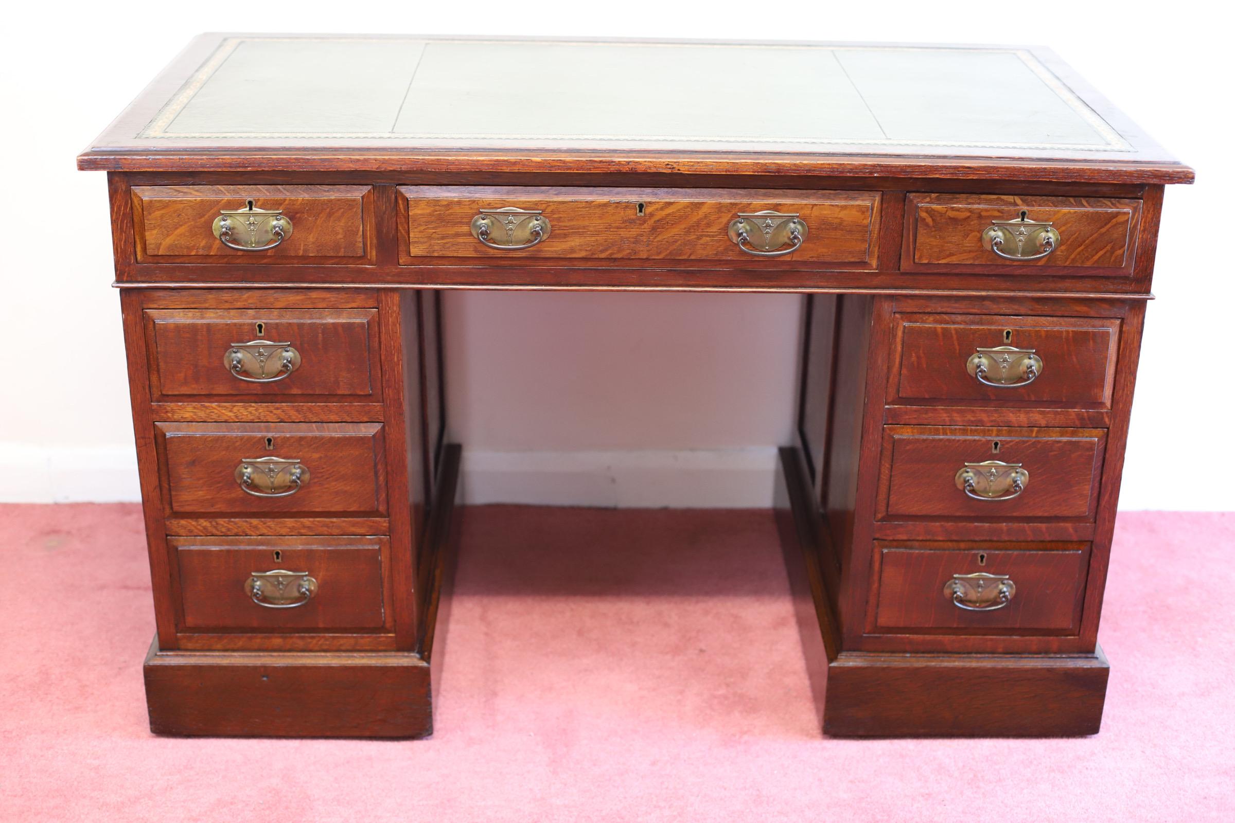 British Beautiful Edwardian Oak Twin Pedestal Desk