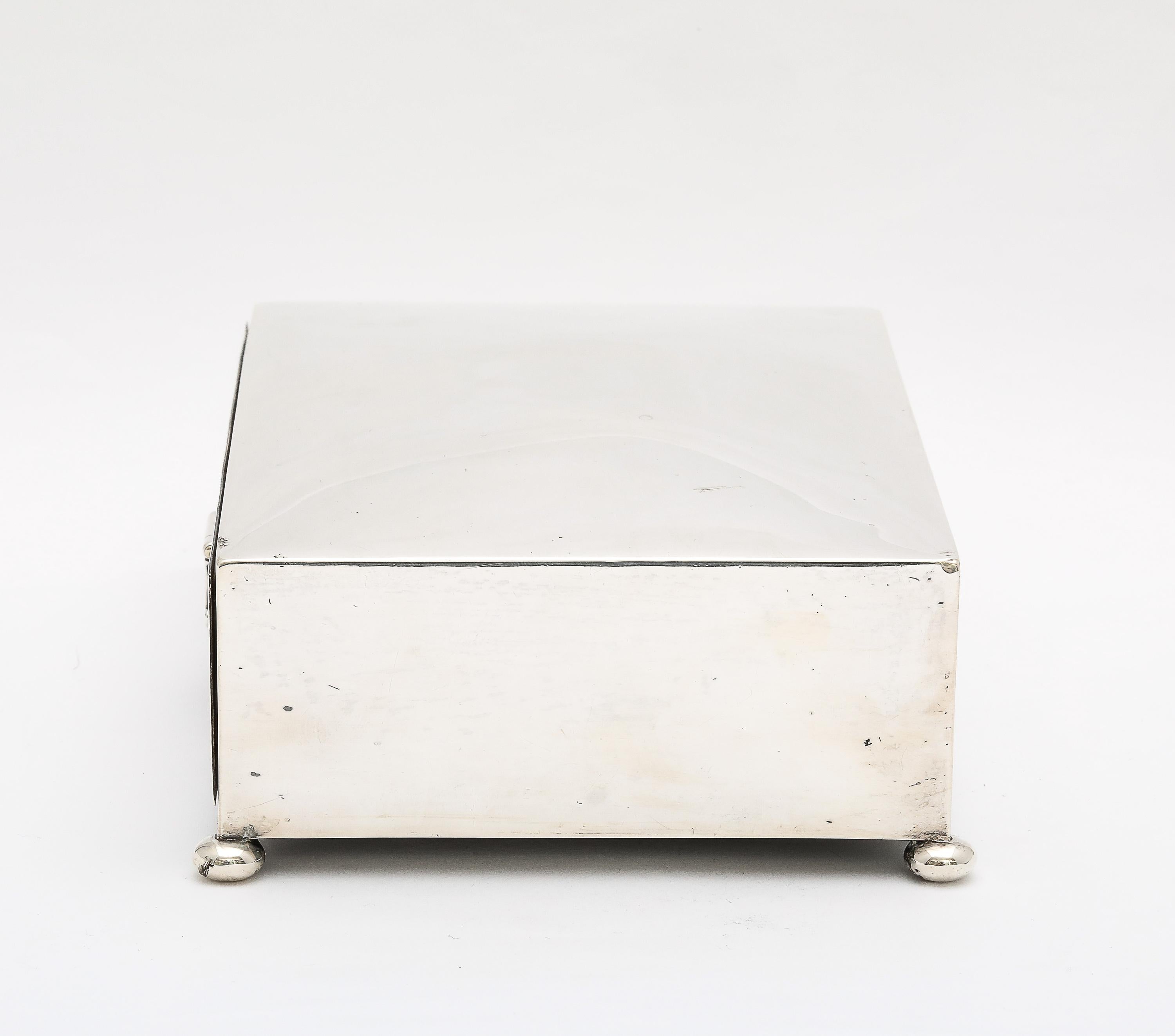 Hermoso joyero/mesero eduardiano de plata de ley con cajón extraíble en venta 2