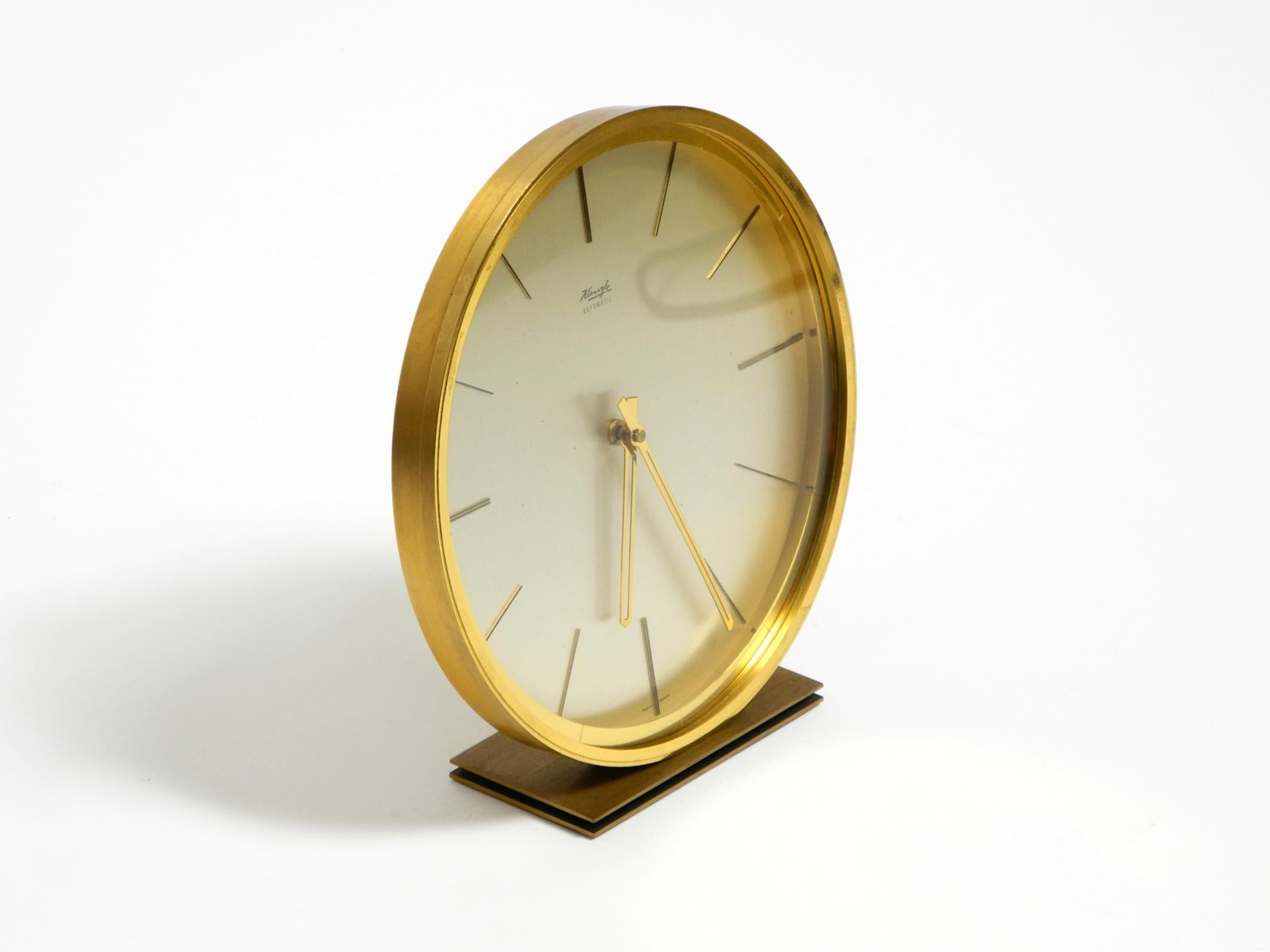 Beautiful elegant  1960s solid brass table clock by Kienzle with original box For Sale 8