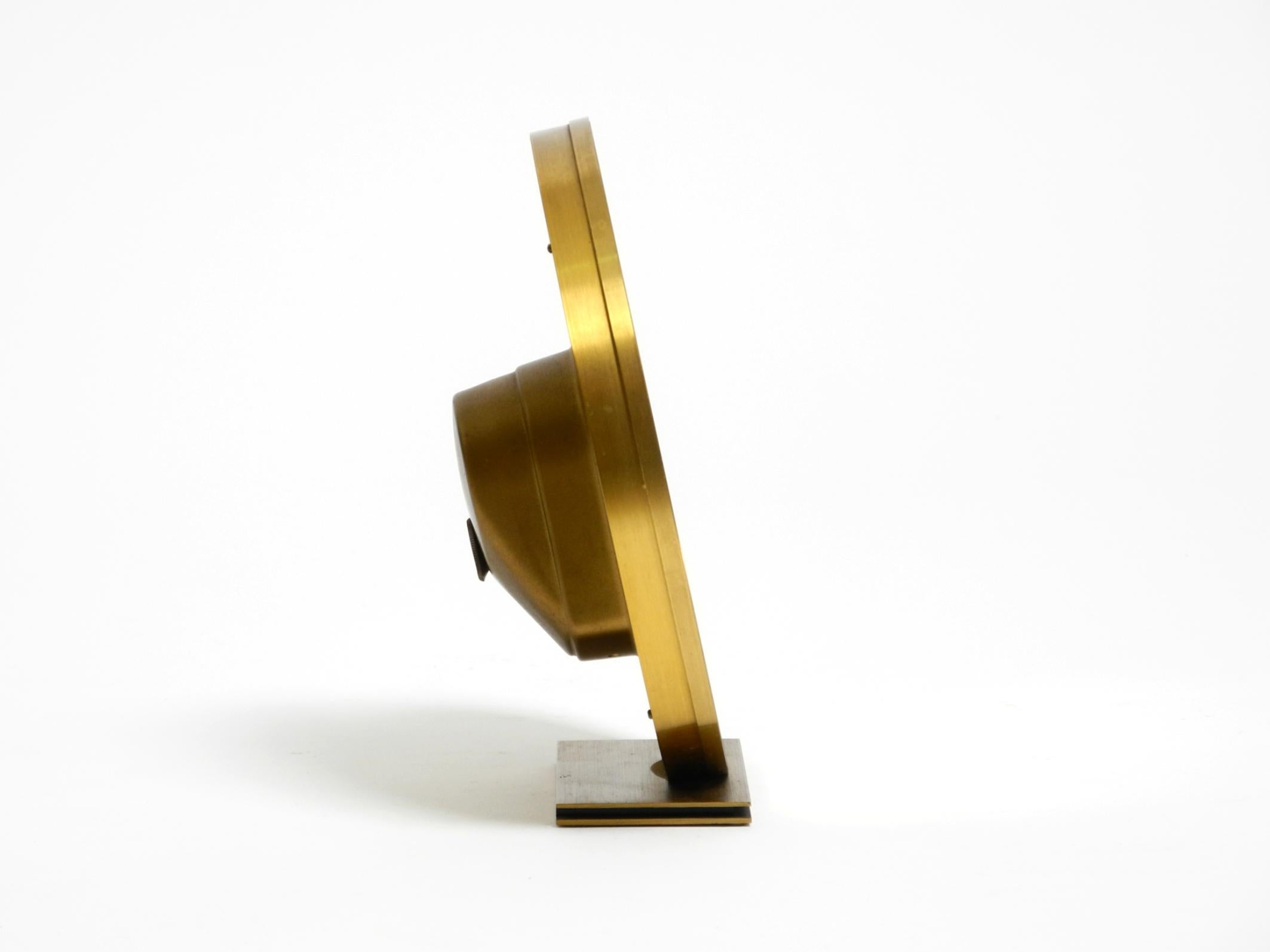Beautiful elegant  1960s solid brass table clock by Kienzle with original box In Good Condition For Sale In München, DE