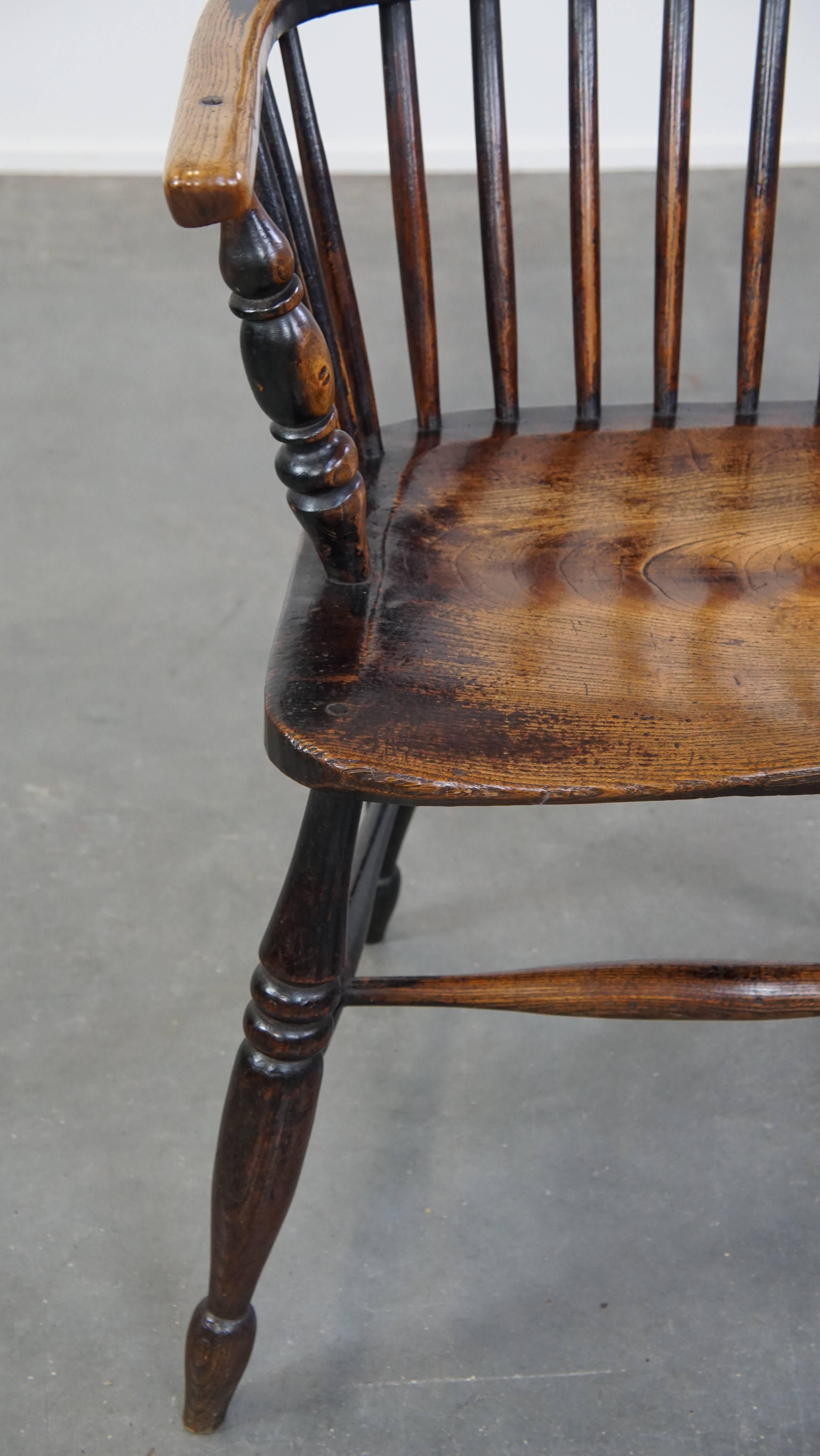 Beautiful, Elegant Antique Wooden Spindle Windsor Chair For Sale 4