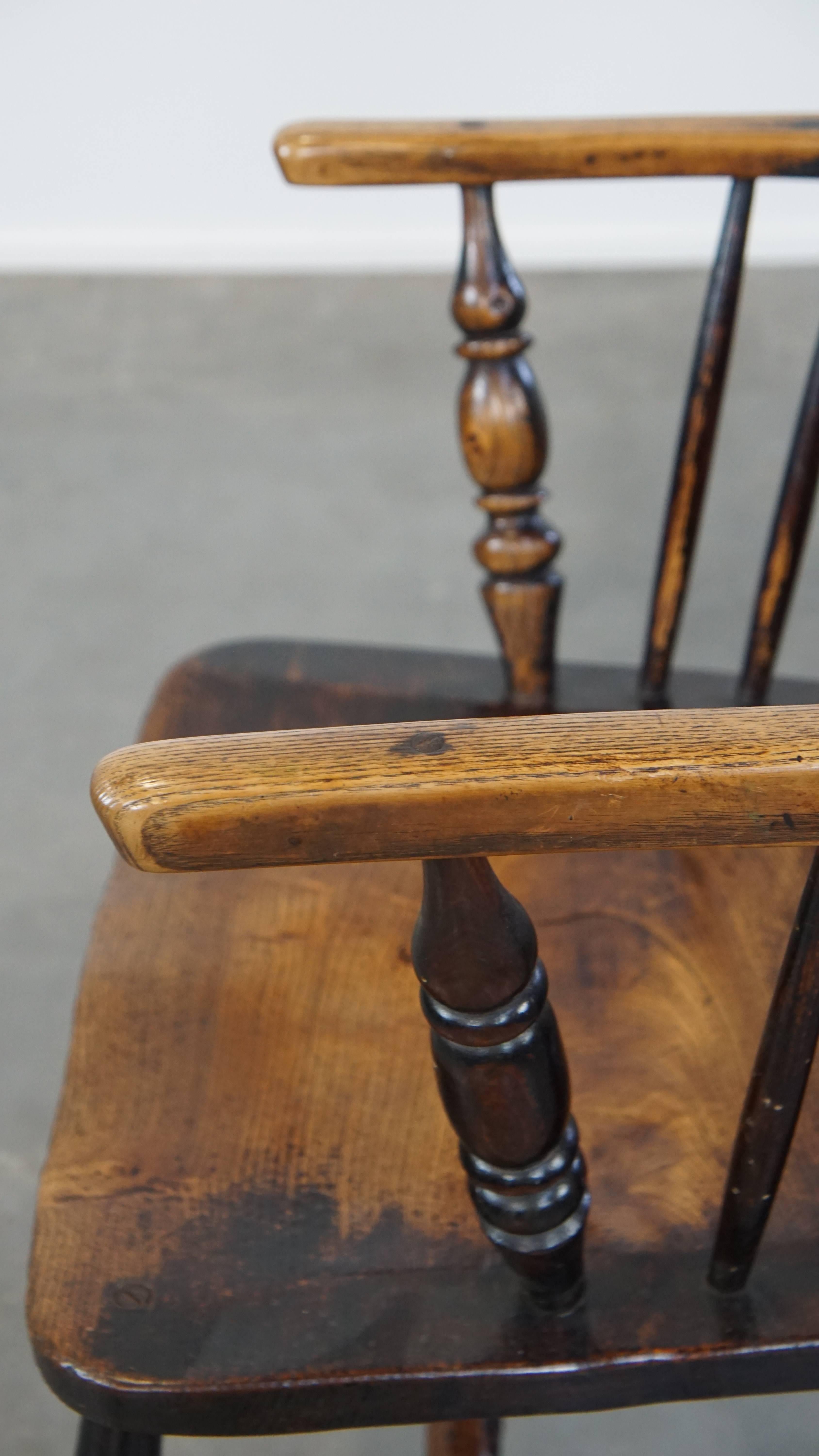 Beautiful, Elegant Antique Wooden Spindle Windsor Chair For Sale 6
