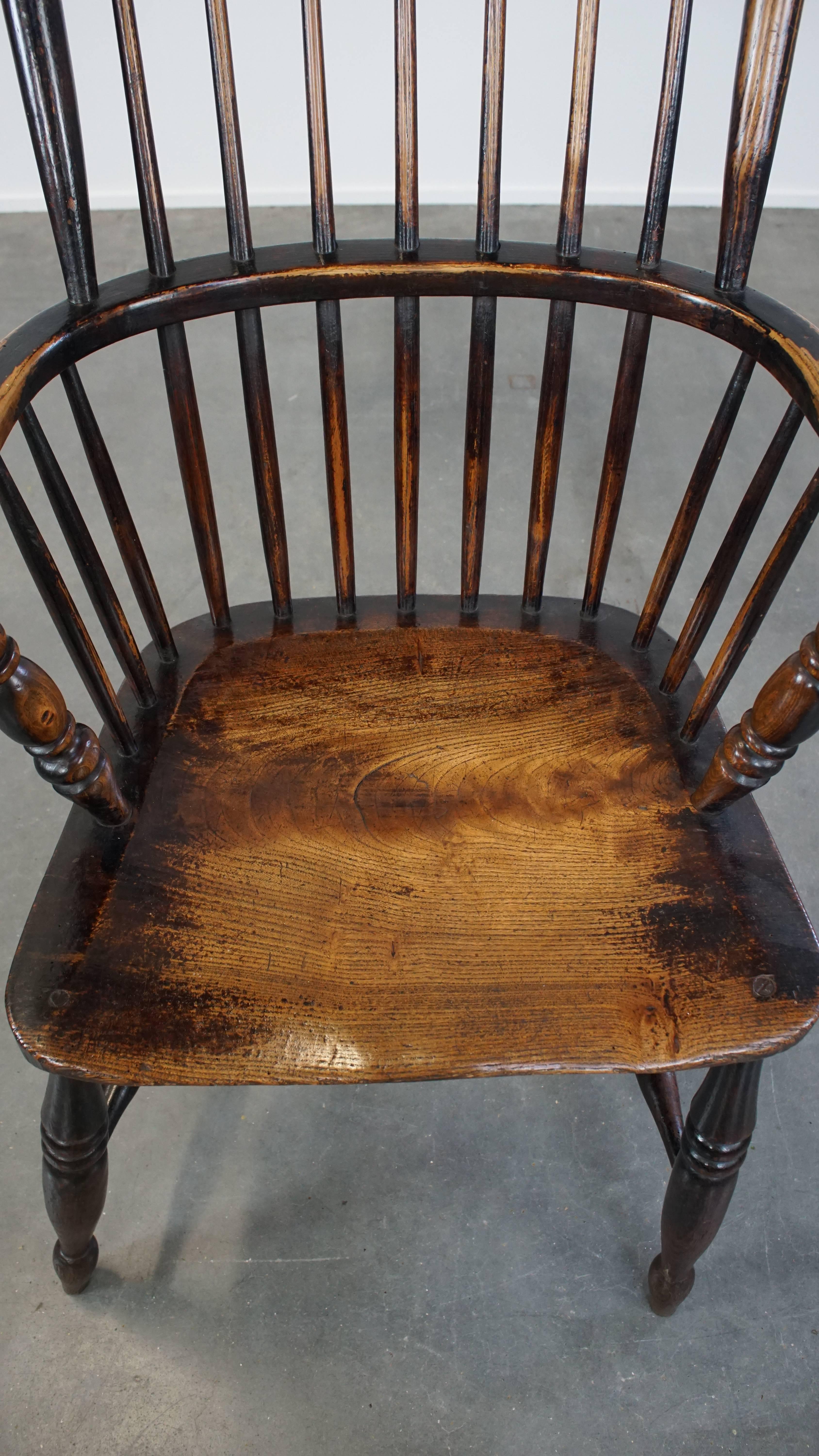 20th Century Beautiful, Elegant Antique Wooden Spindle Windsor Chair For Sale
