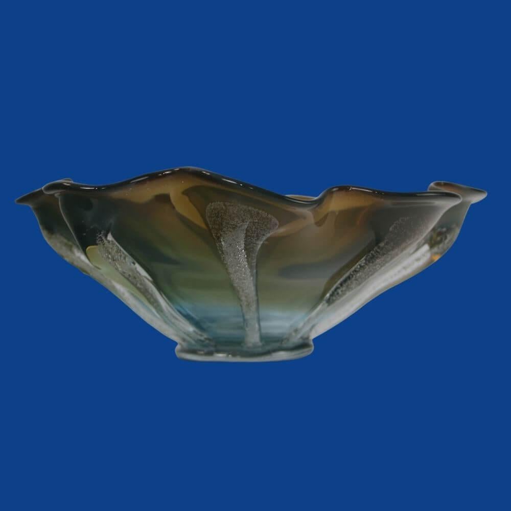 Beautiful elegant Murano olive-green-gold large bowl wth unique wavy edges For Sale 3