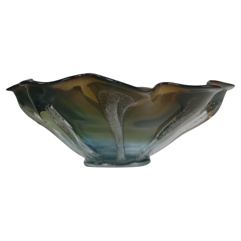 Beautiful elegant Murano olive-green-gold large bowl wth unique wavy edges For Sale