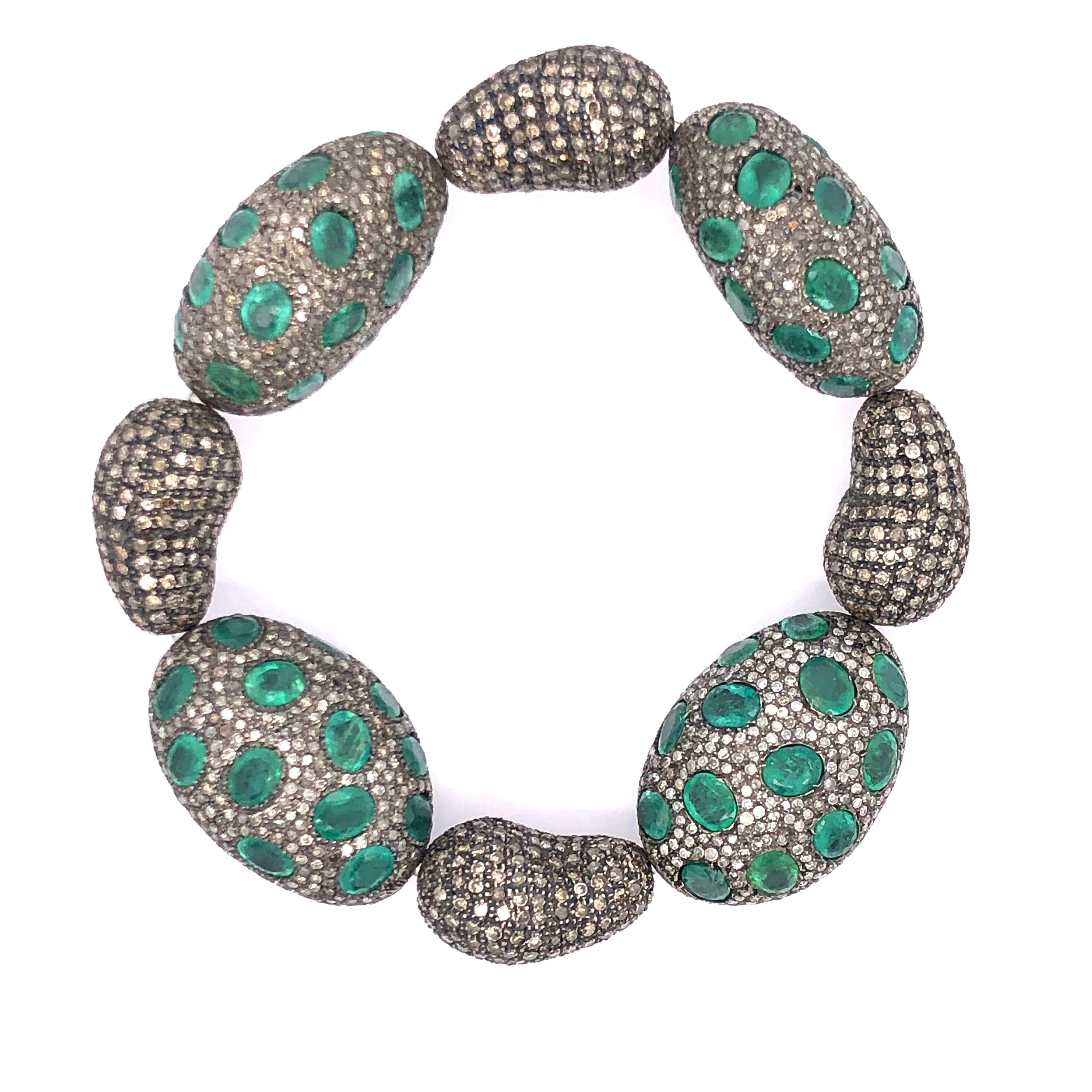 Beautiful Emerald and Diamond Stretch Bracelet  In New Condition In New York, NY
