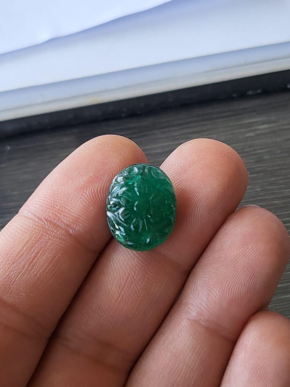 Beautiful Emerald Carving Oval Cut 9.45 Carat Loose Gemstone In New Condition For Sale In Hong Kong, HK