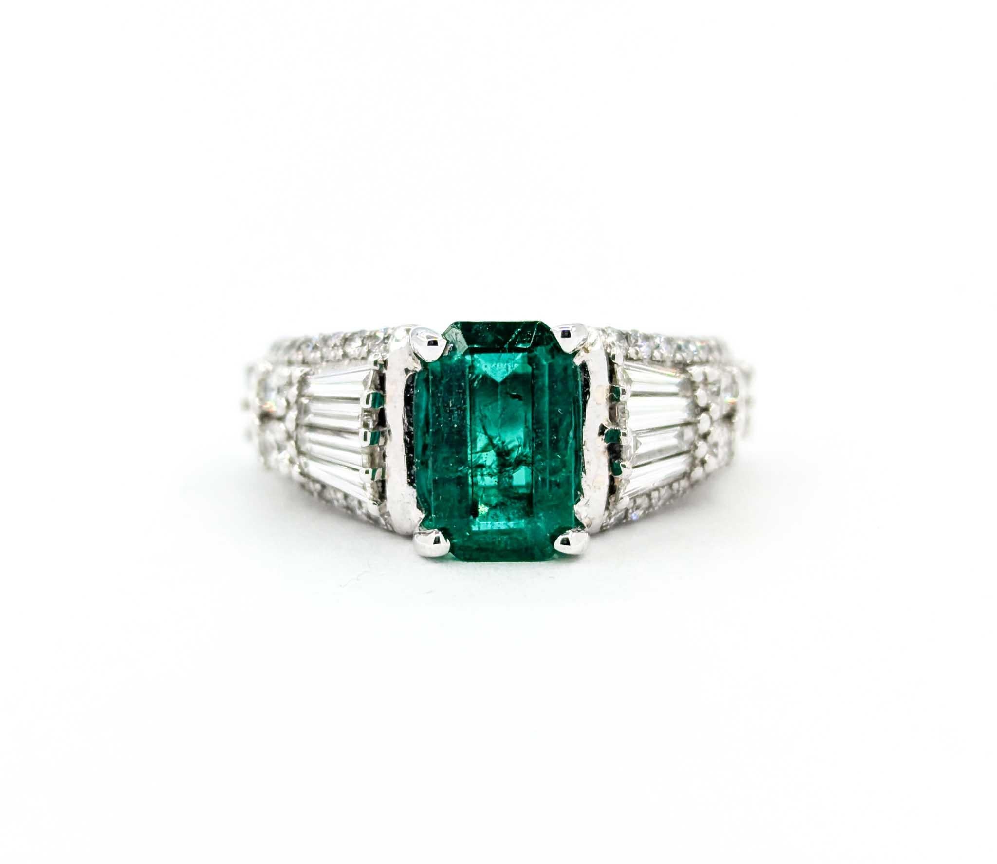 Magnifique bague en or blanc 14k avec émeraudes et diamants en vente 6