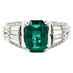 Beautiful Emerald & Diamond Ring in 14k White Gold