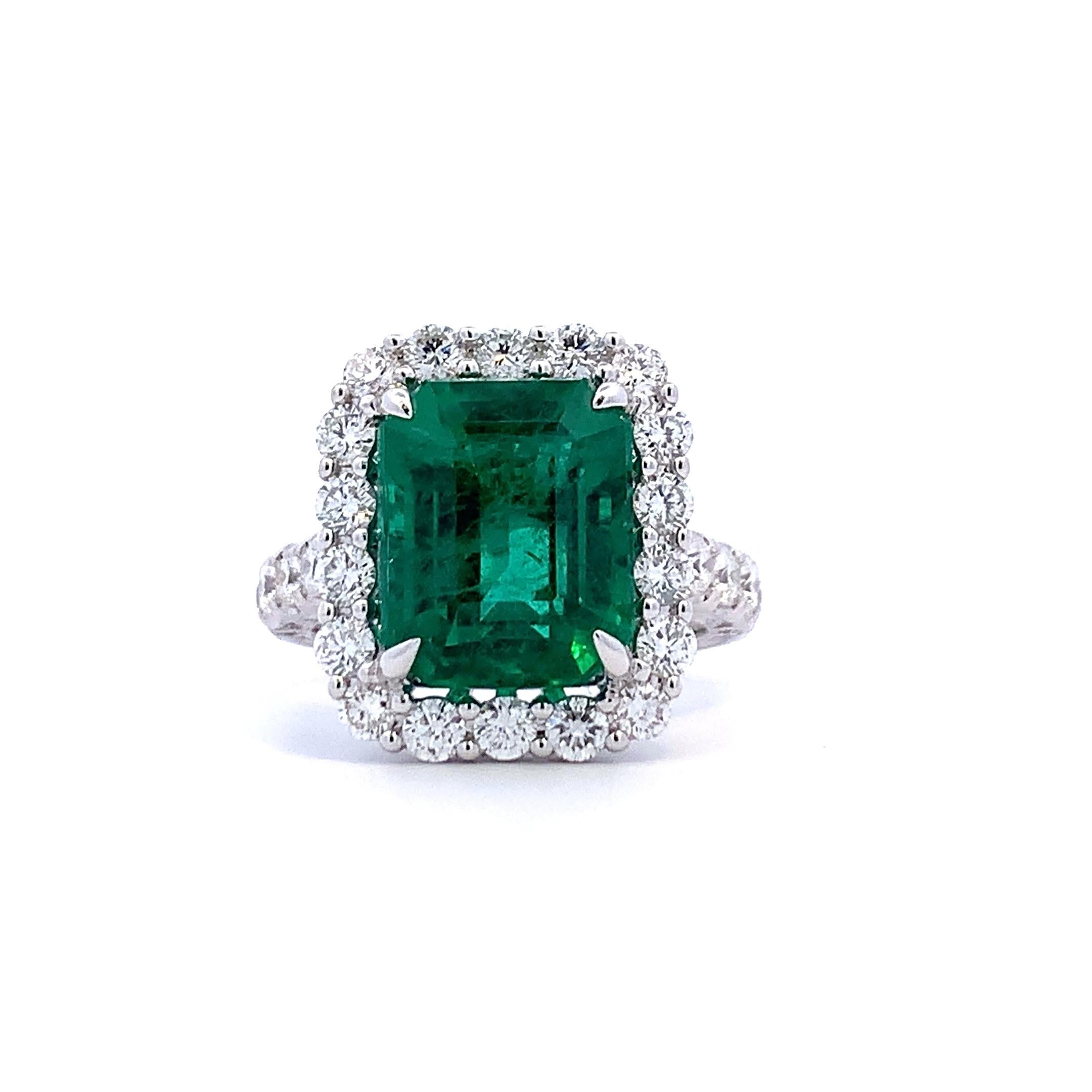 Beautiful Emerald Halo Ring, '7.47ct' In New Condition In Great Neck, NY