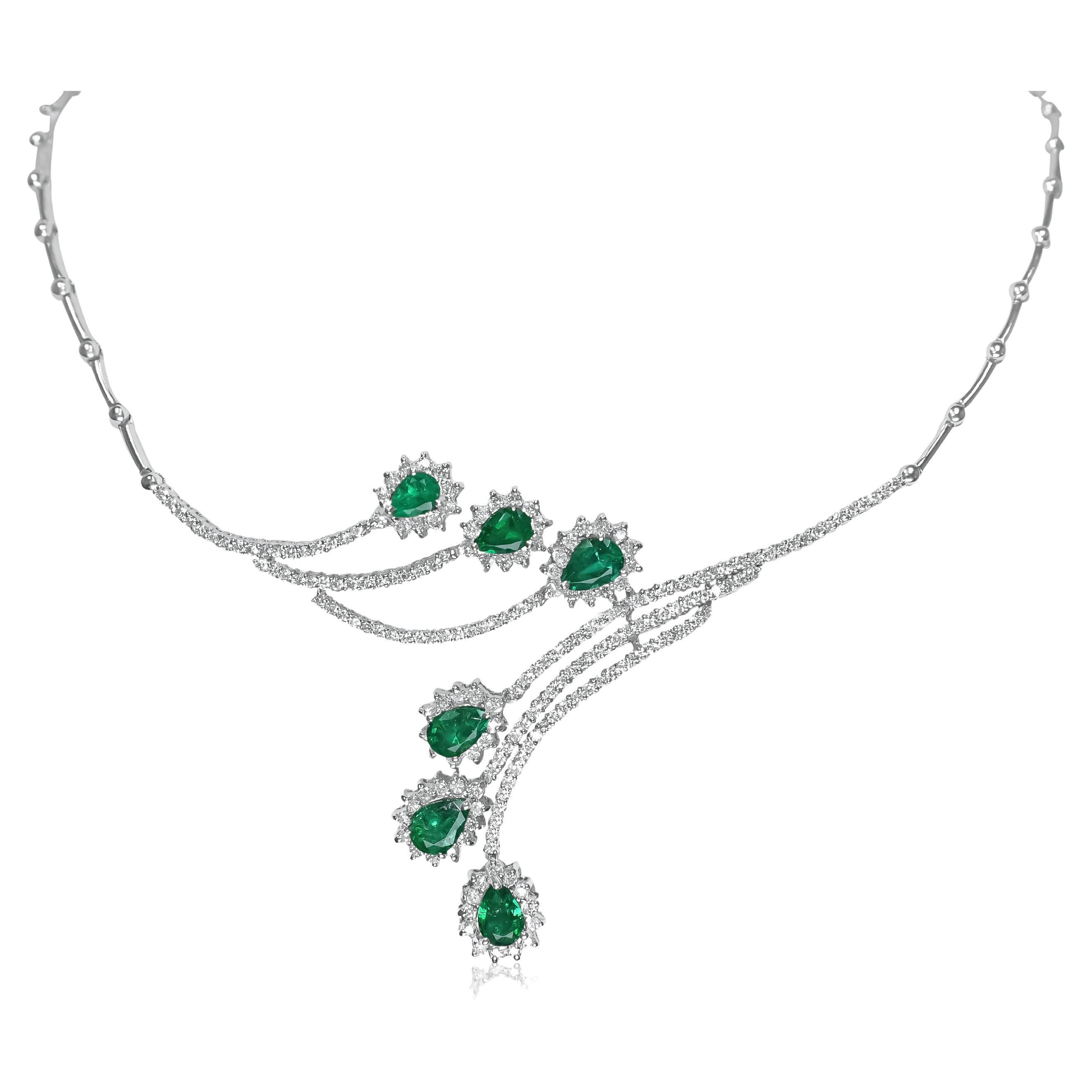 Beautiful Emerald Necklace For Sale at 1stDibs