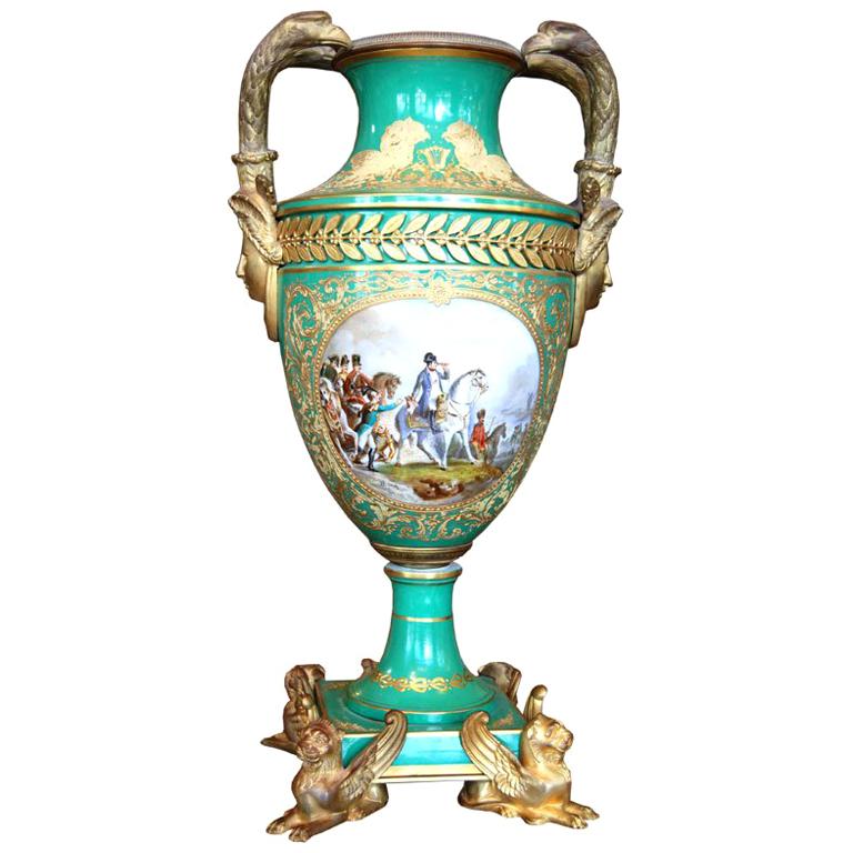 Bellissima urna Impero di Sevres in vendita