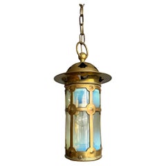 Magnifique lanterne/pendentif en laiton et verre opalin de style Arts & Crafts anglais