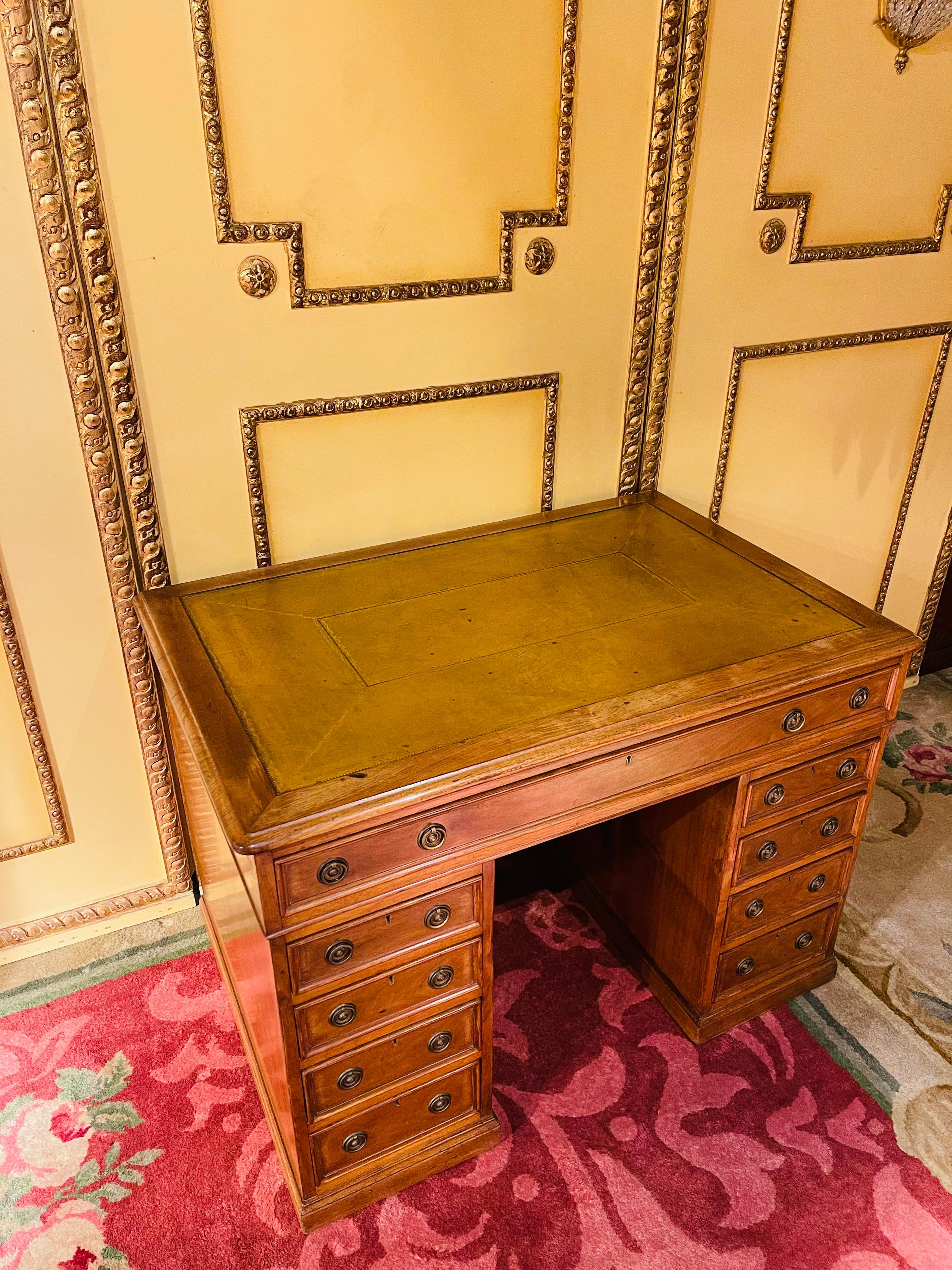 Schöner englischer Schreibtisch, helles Mahagoni, frühes 20. Jahrhundert (Leder) im Angebot