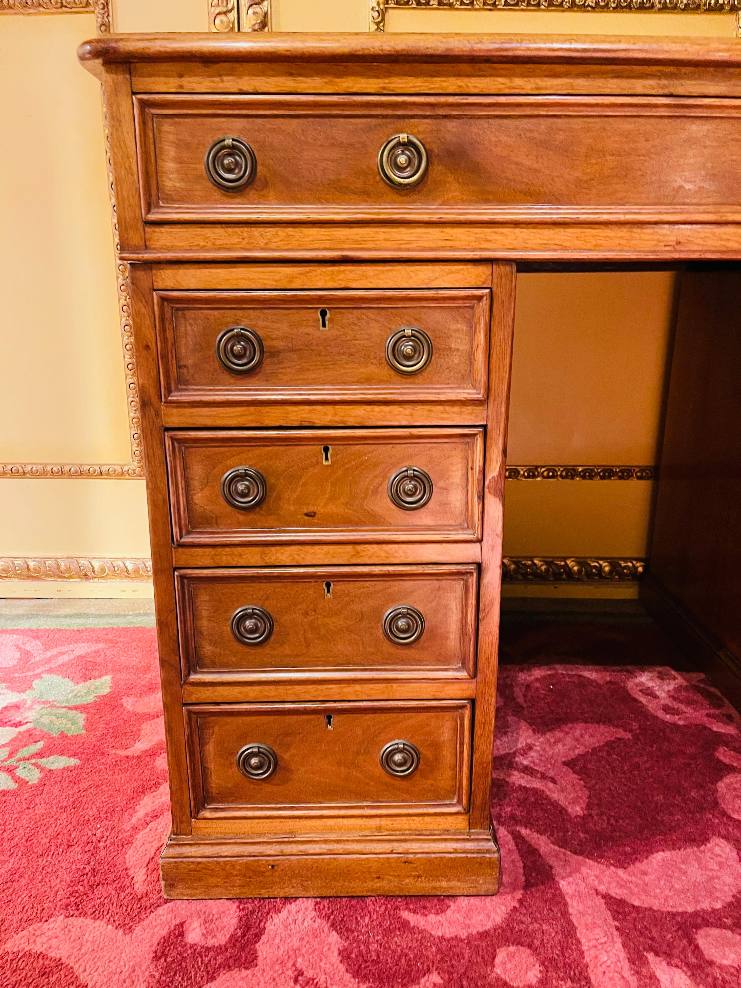 Beautiful English Desk, Light Mahogany , Early 20th Century For Sale 2