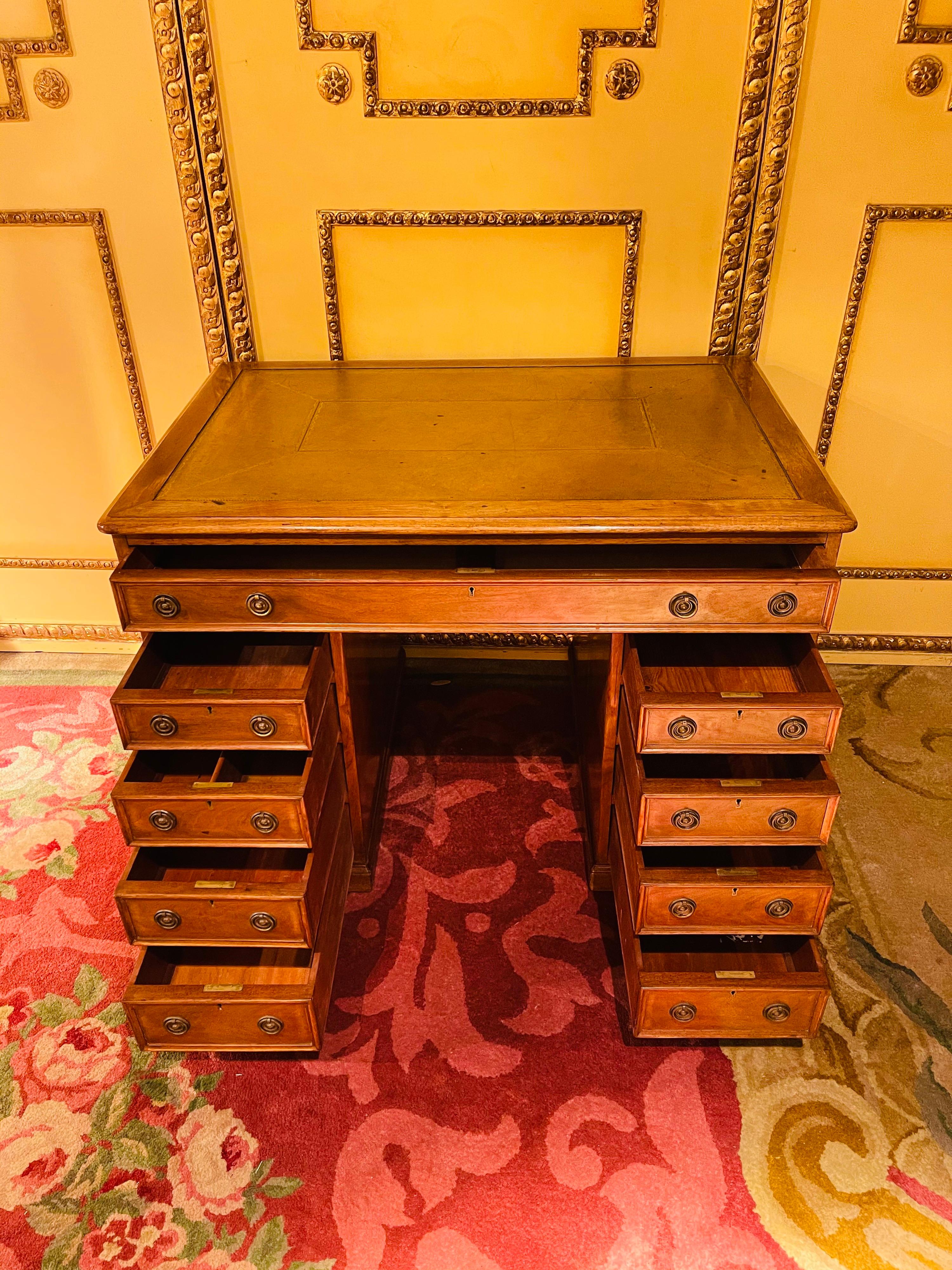 Schöner englischer Schreibtisch, helles Mahagoni, frühes 20. Jahrhundert im Angebot 3