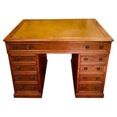 Magnifique bureau anglais en acajou clair, début du XXe siècle