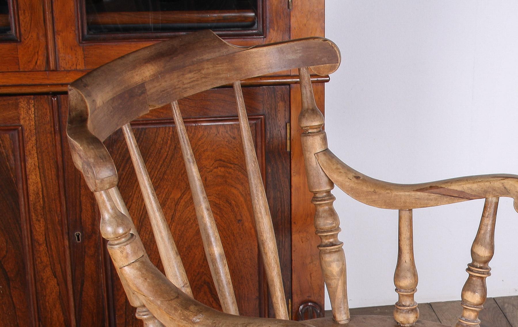 Schöner englischer Windsor-Sessel mit niedriger Rückenlehne aus Ulme im Angebot 2