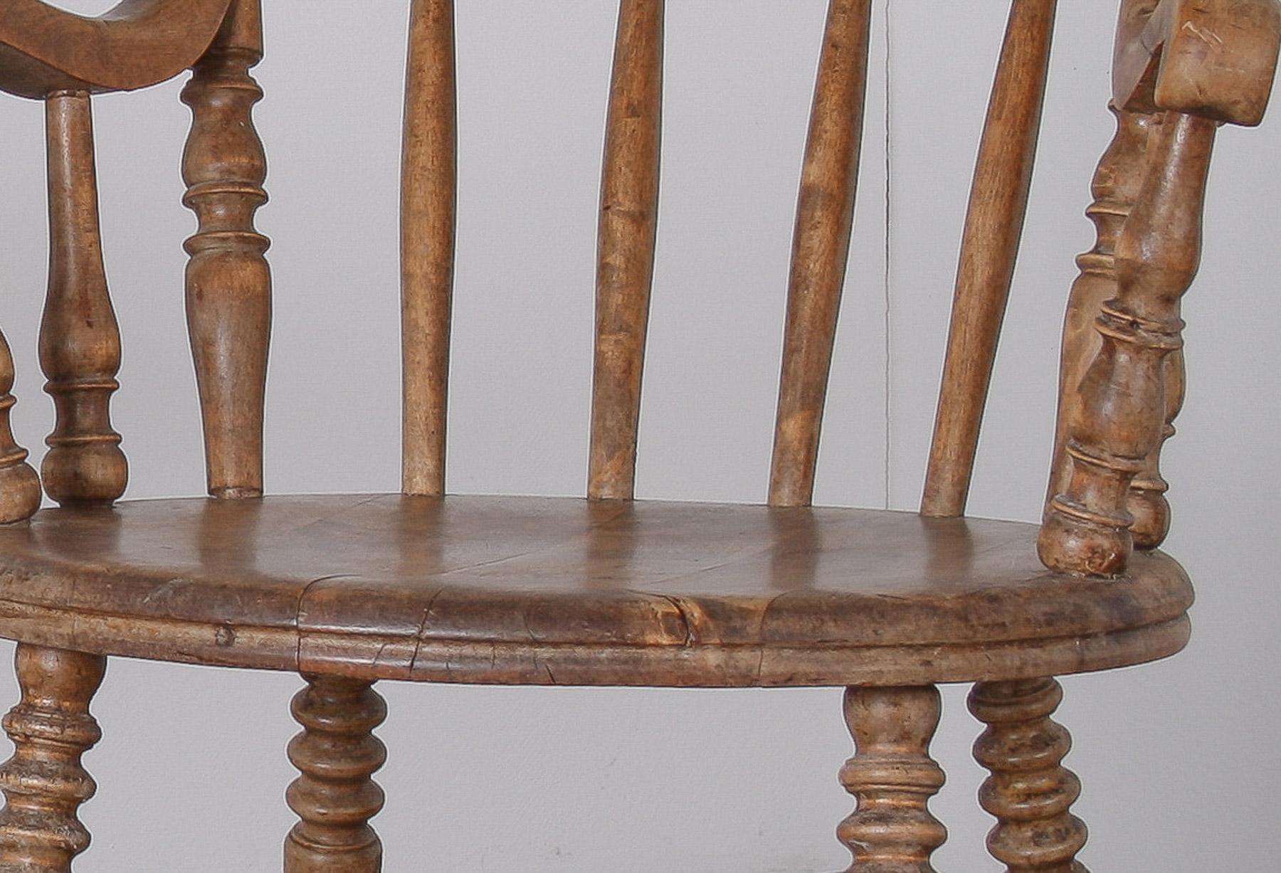 Schöner englischer Windsor-Sessel mit niedriger Rückenlehne aus Ulme im Angebot 5