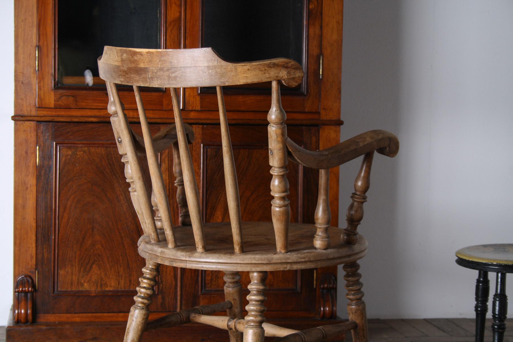 Schöner englischer Windsor-Sessel mit niedriger Rückenlehne aus Ulme (Spätviktorianisch) im Angebot