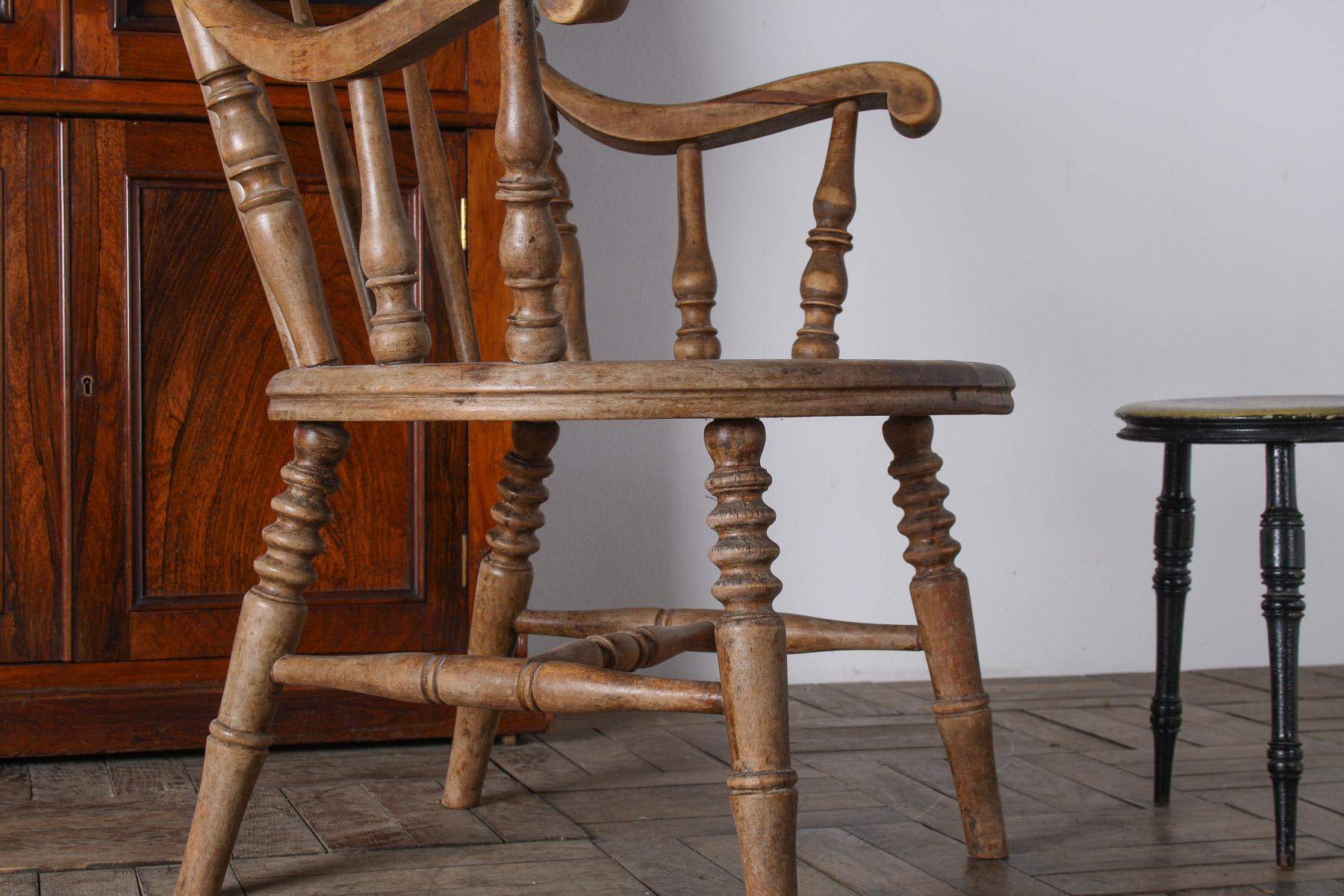 Schöner englischer Windsor-Sessel mit niedriger Rückenlehne aus Ulme (Handgefertigt) im Angebot