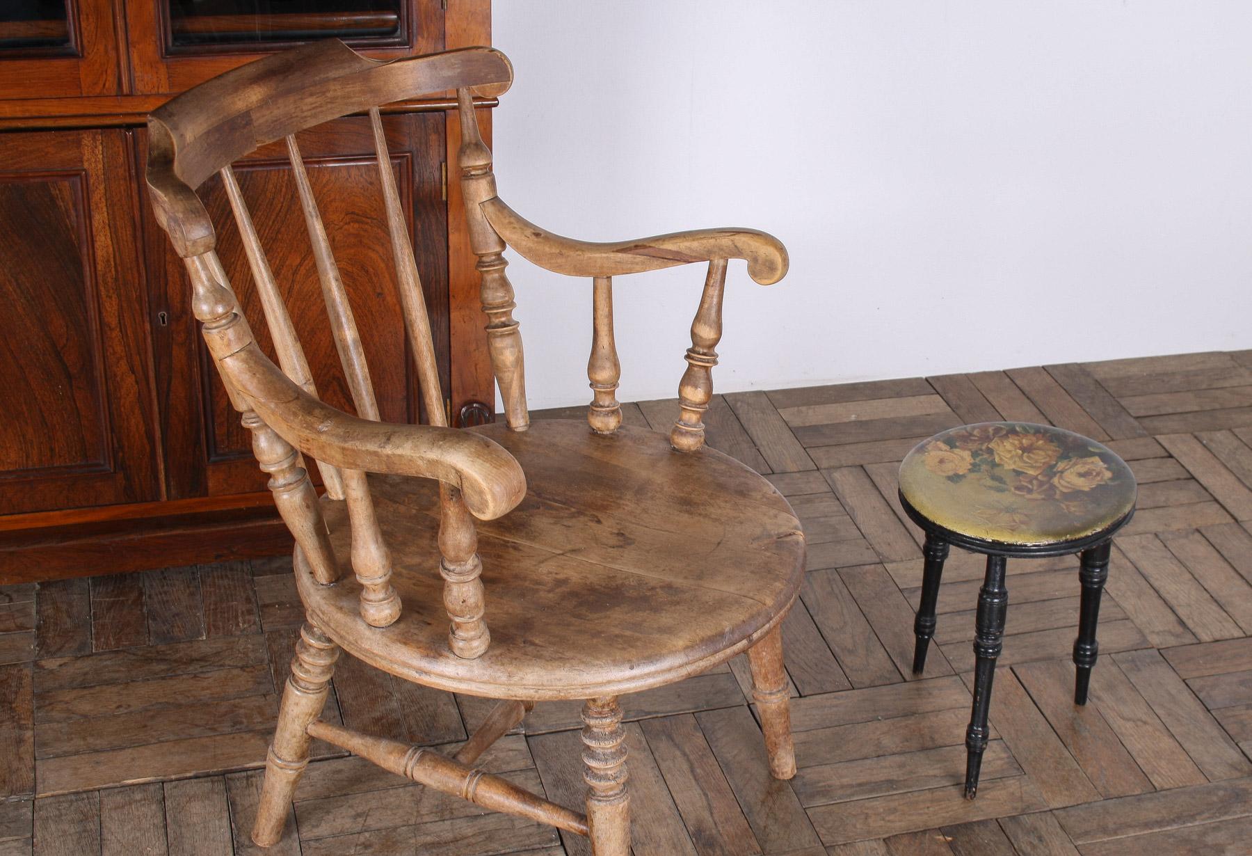 Schöner englischer Windsor-Sessel mit niedriger Rückenlehne aus Ulme (Ulmenholz) im Angebot