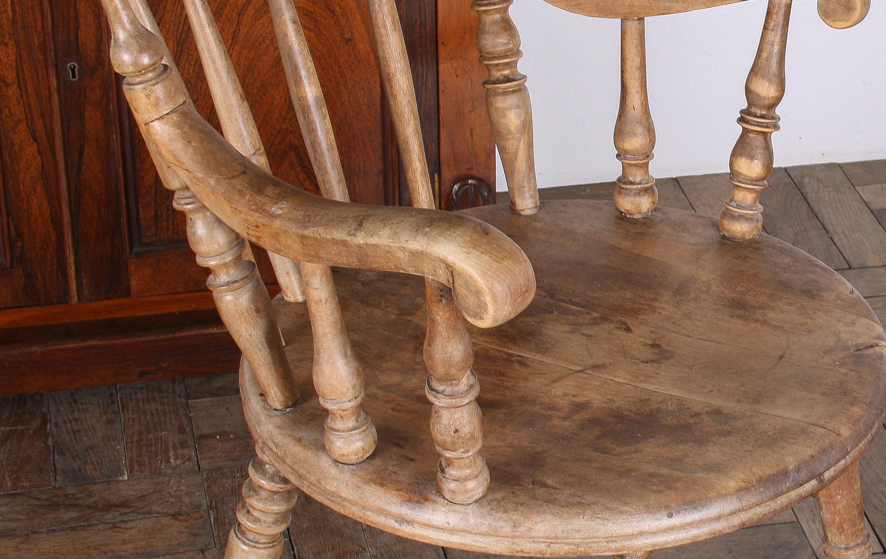 Schöner englischer Windsor-Sessel mit niedriger Rückenlehne aus Ulme im Angebot 1