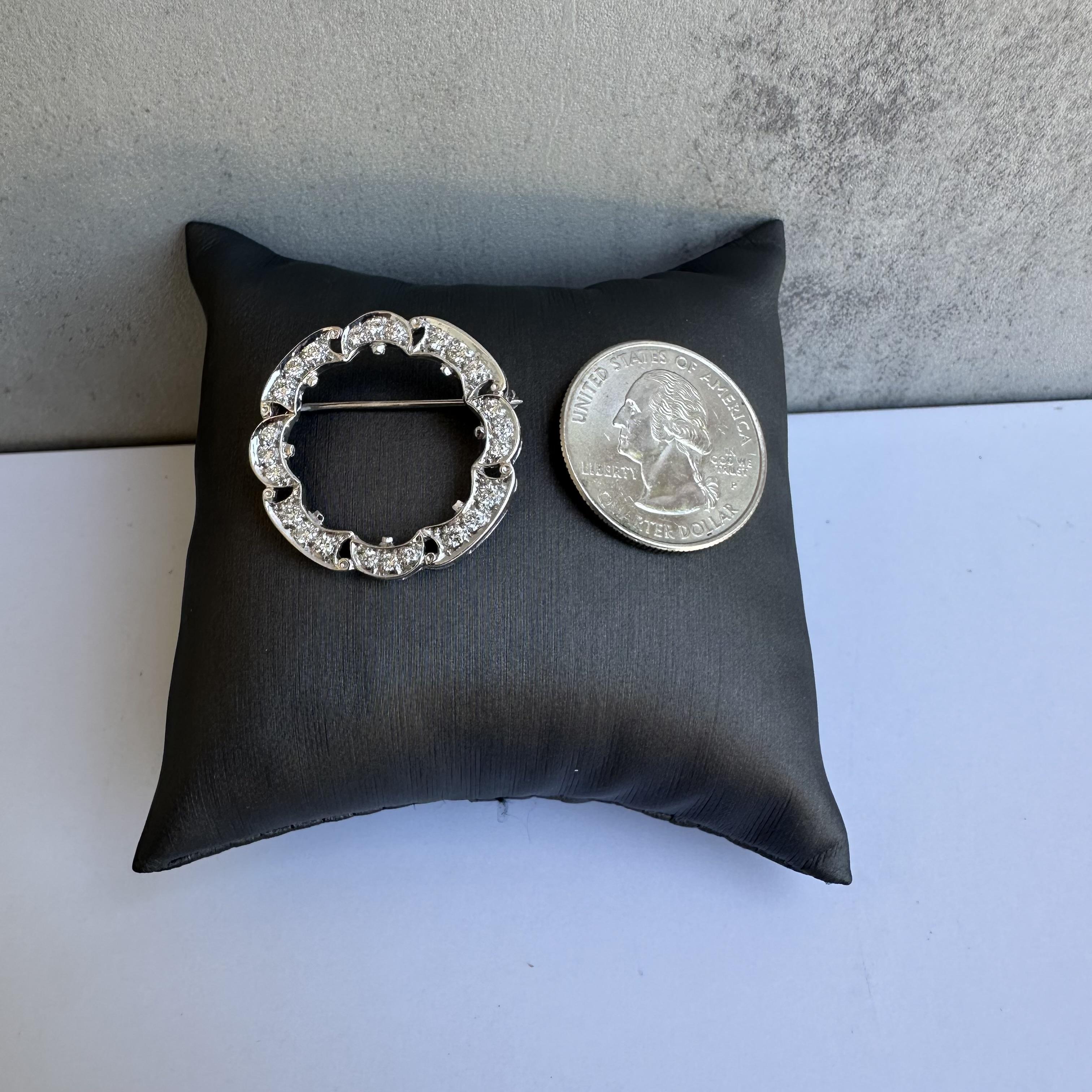 Beautiful Estate 14kt White Gold Diamond Brooch - 1ctw GH VS/SI Diamonds In Excellent Condition For Sale In West Hempstead, NY