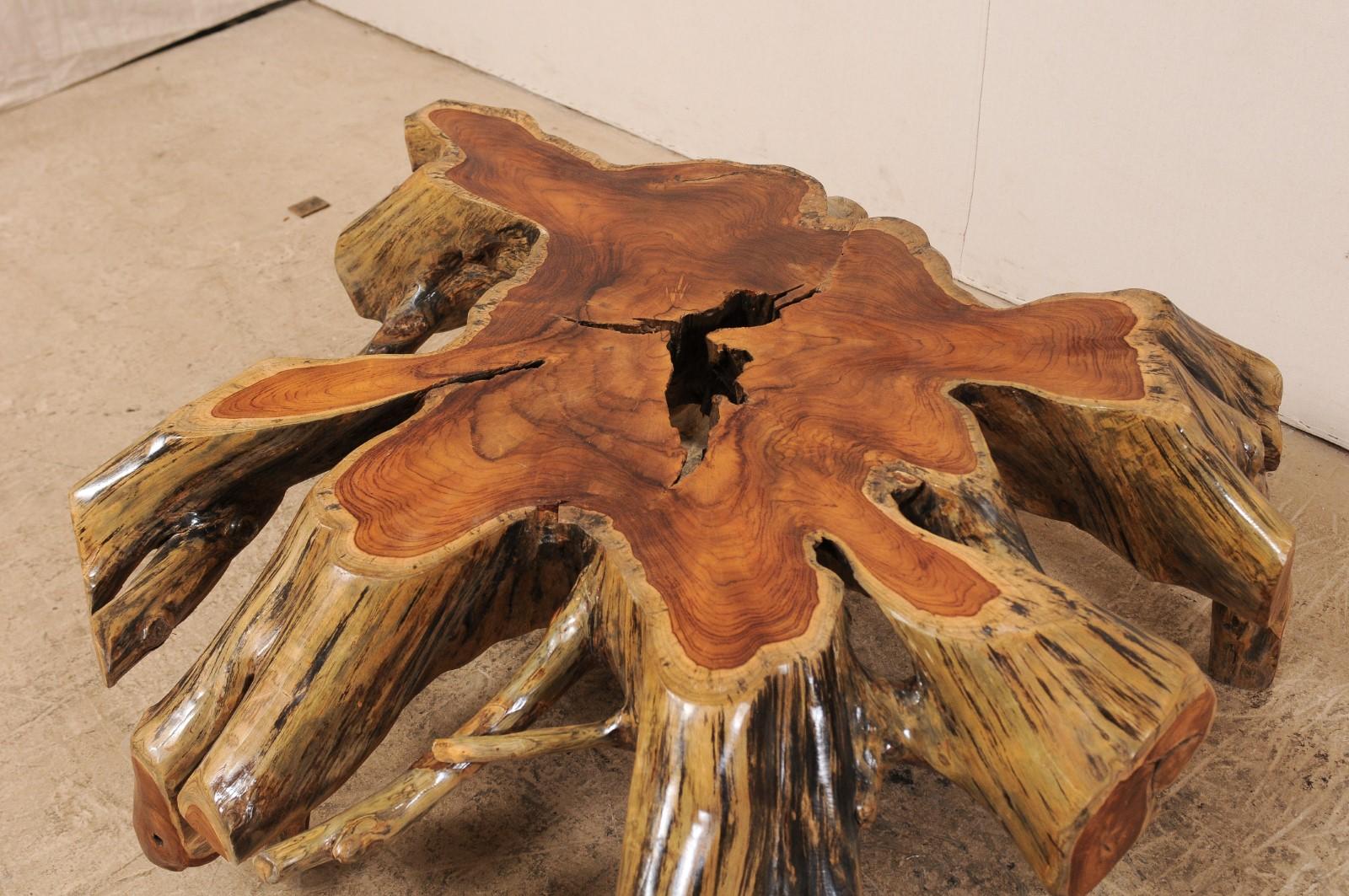 Rustique Magnifique table basse européenne en forme de racine d'arbre en vente