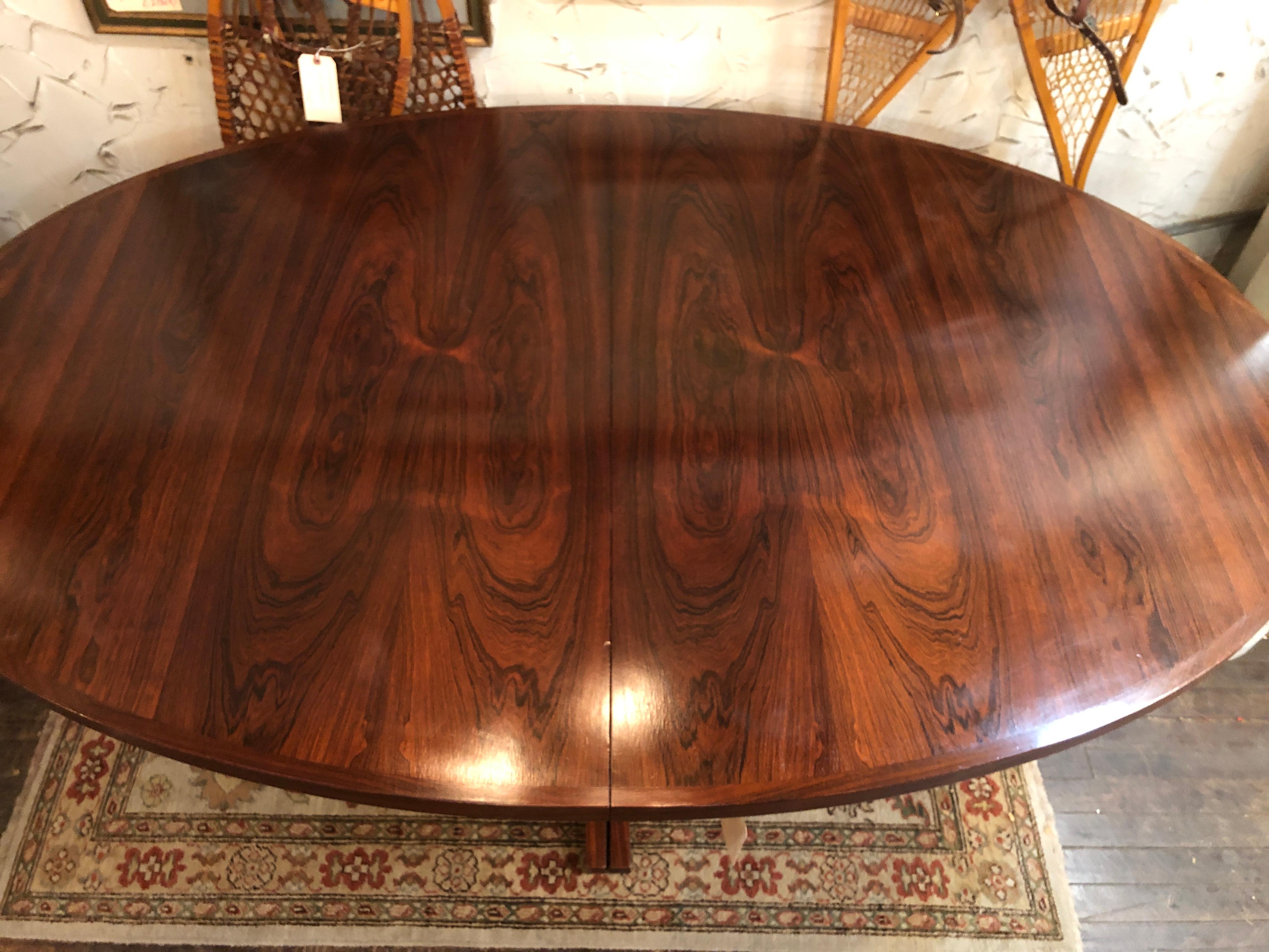 Magnifique table à manger extensible en bois de rose en vente 4