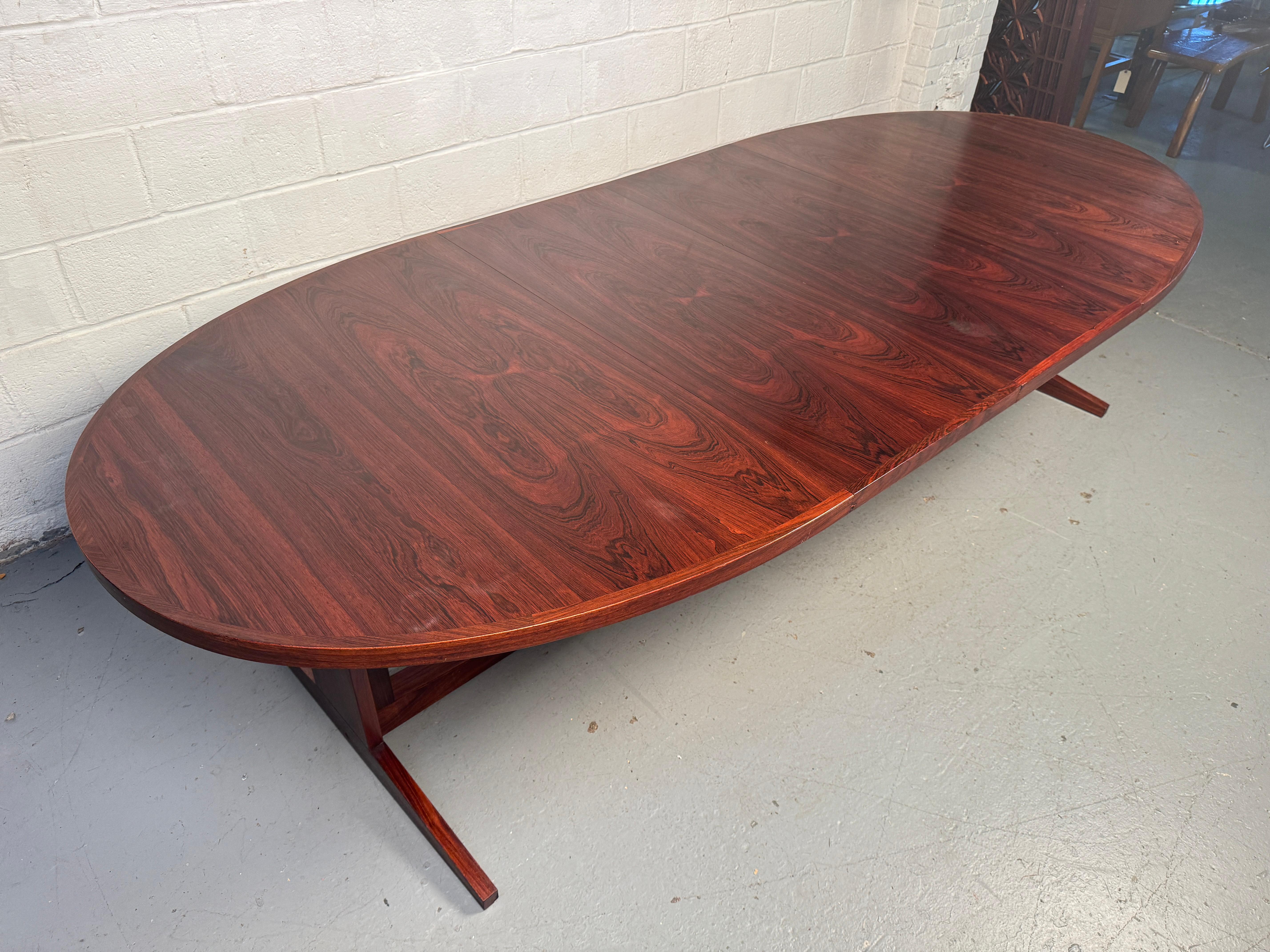 Magnifique table à manger extensible en bois de rose en vente 10