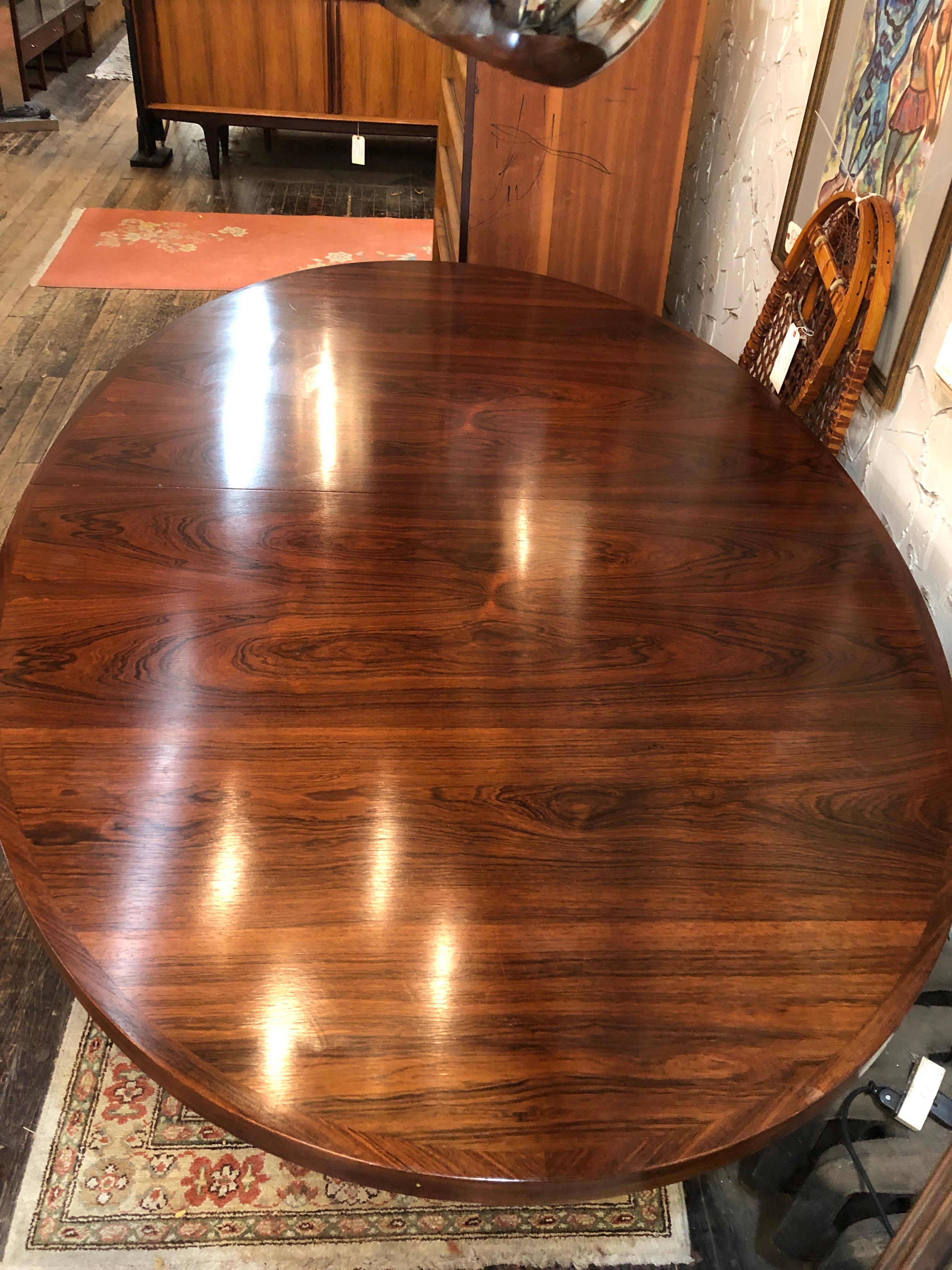 Magnifique table à manger extensible en bois de rose en vente 3