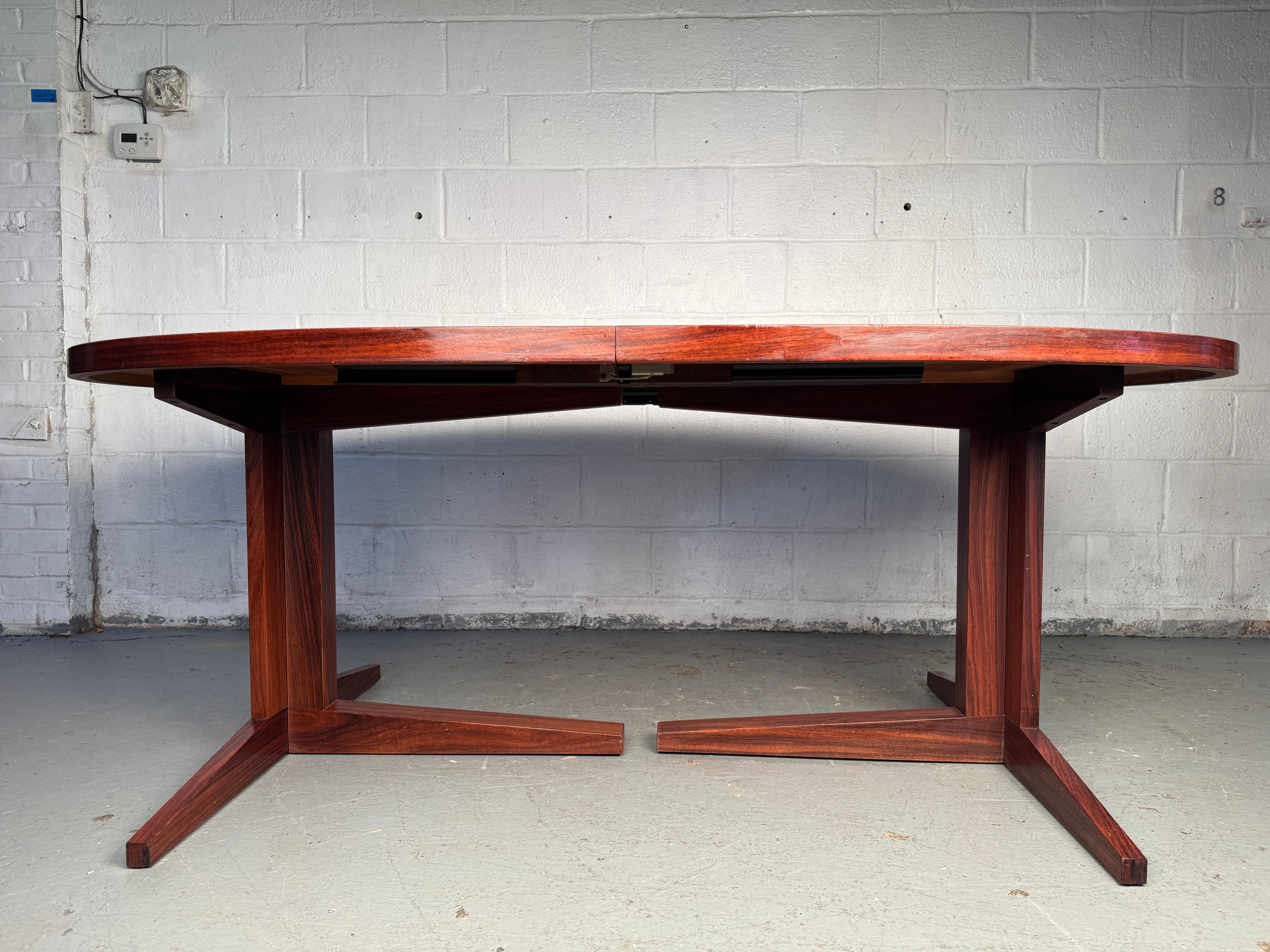 Magnifique table à manger extensible en bois de rose en vente 3