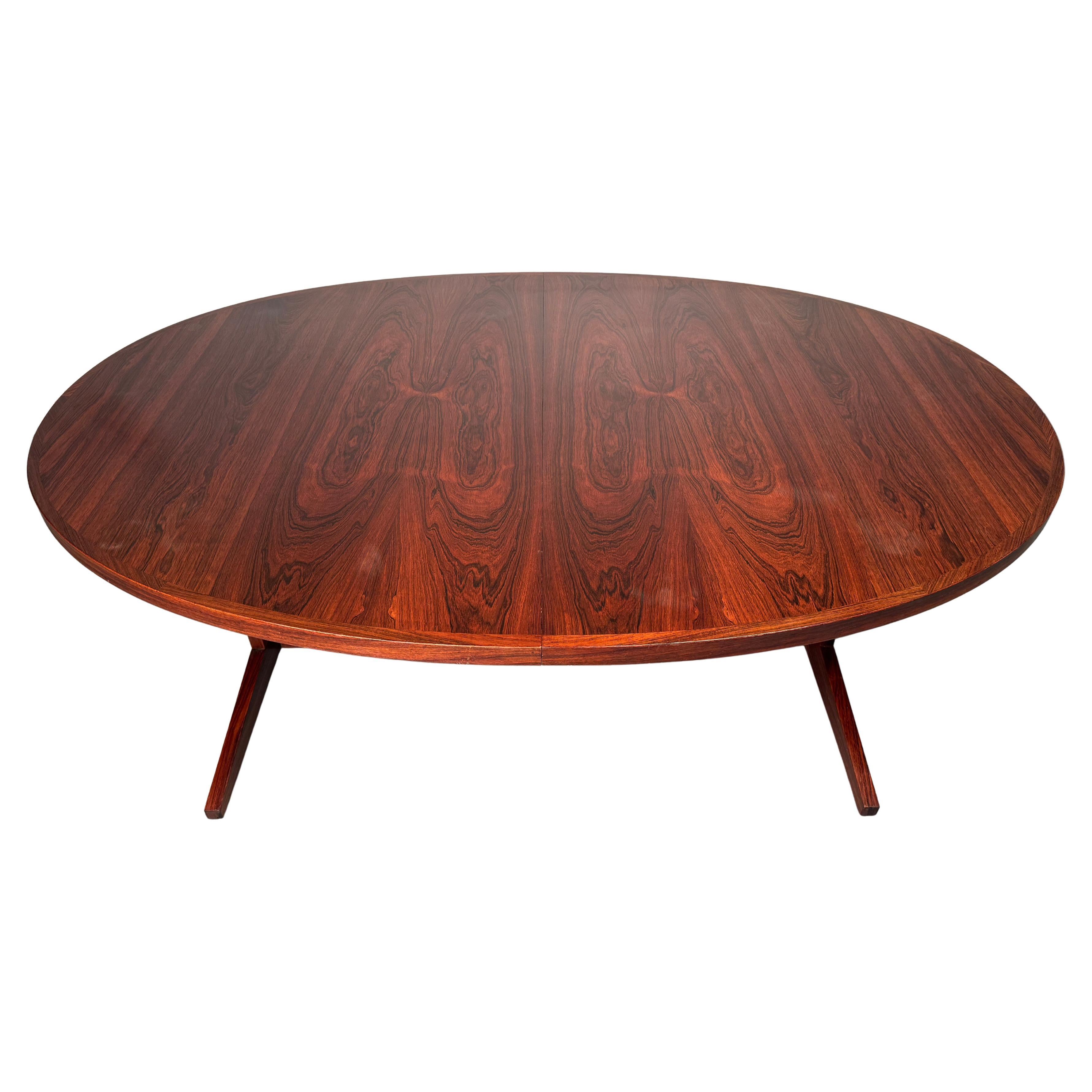 Magnifique table à manger extensible en bois de rose en vente