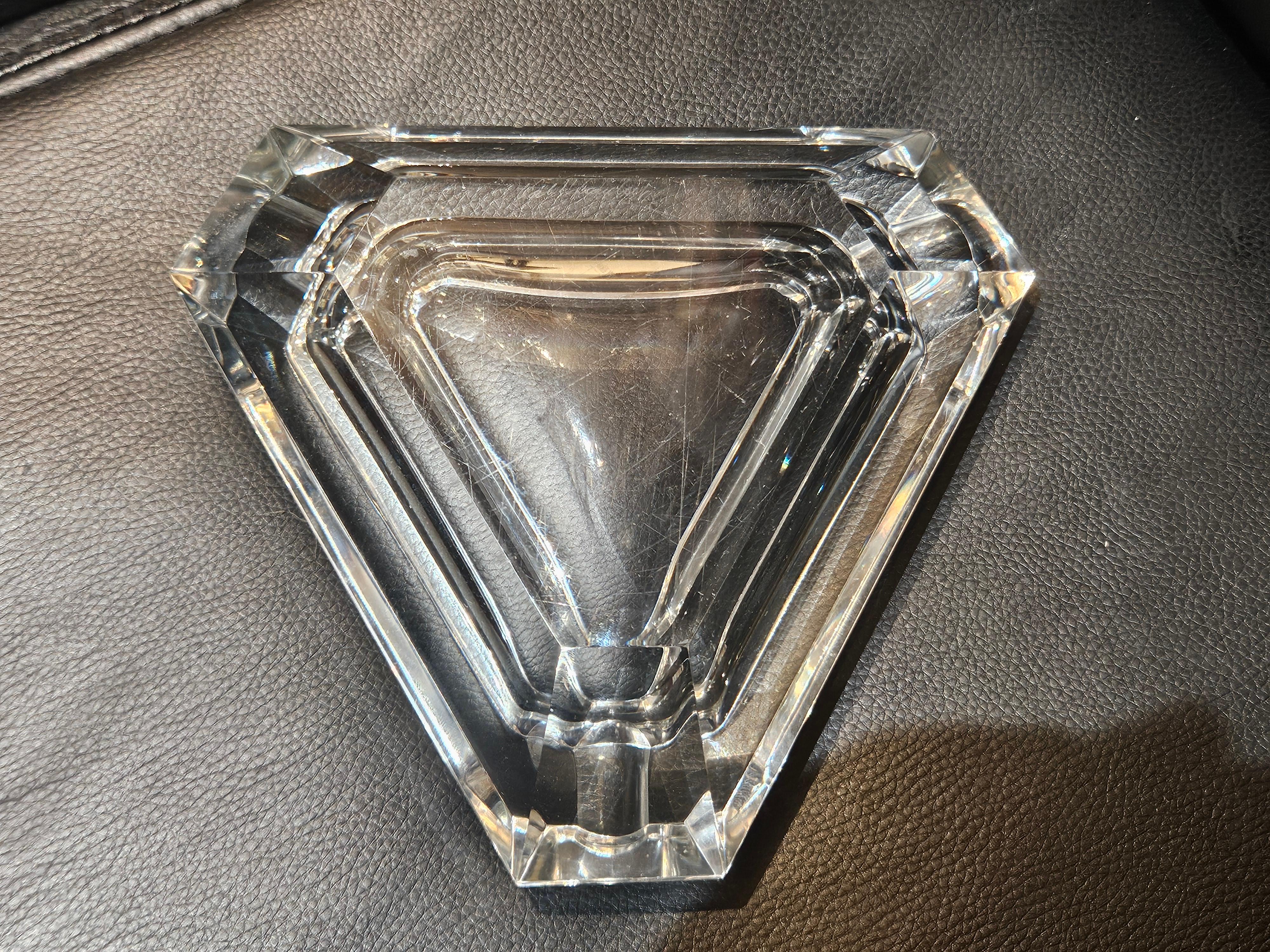 20ième siècle Magnifique cendrier d'origine en cristal français des années 1960 à motif prisme en vente