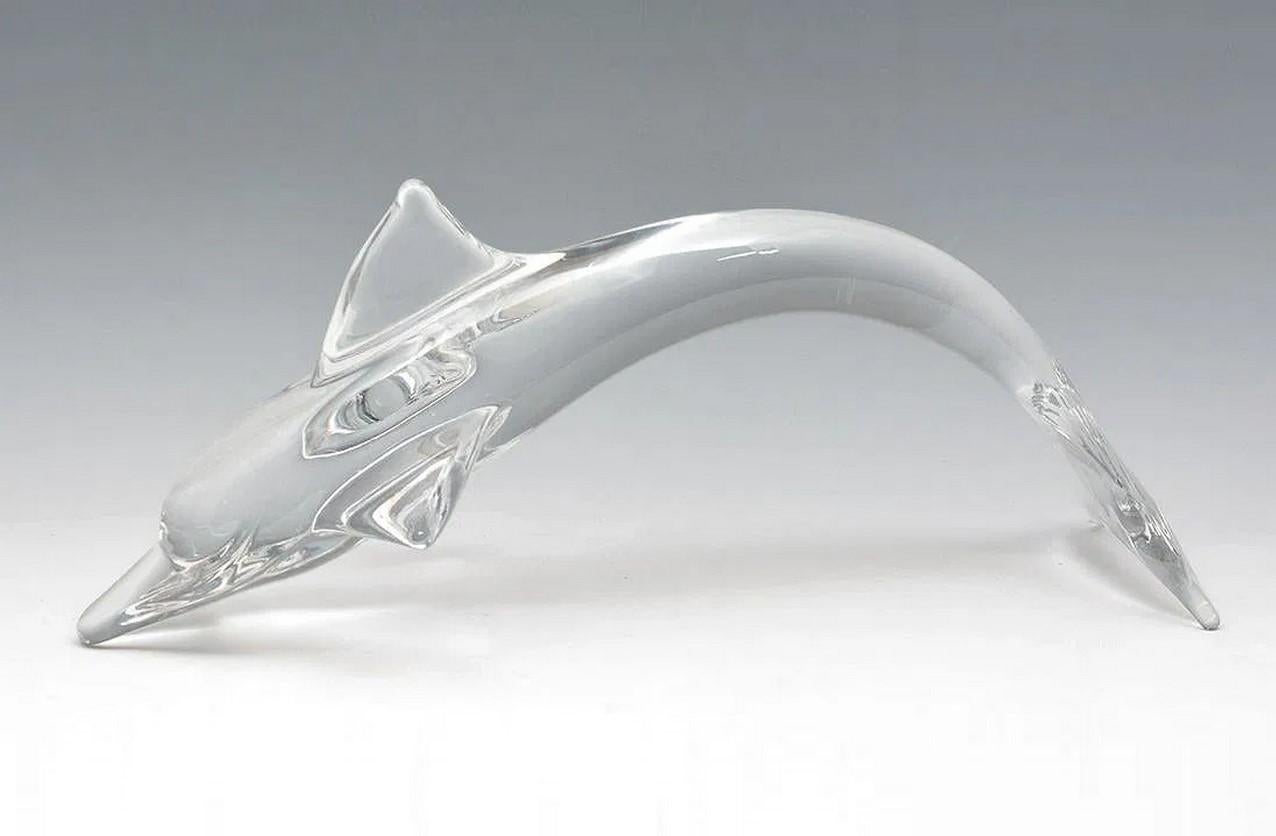 Der folgende Artikel, den wir anbieten, ist ein Estate Large Daum Dolphin Glass Sculpture. Signiert Daum an der Basis des Schwanzes. Entnommen aus einem mehrere Millionen Dollar teuren Upper East Side New York City Apartment

Abmessungen:  18 x 7