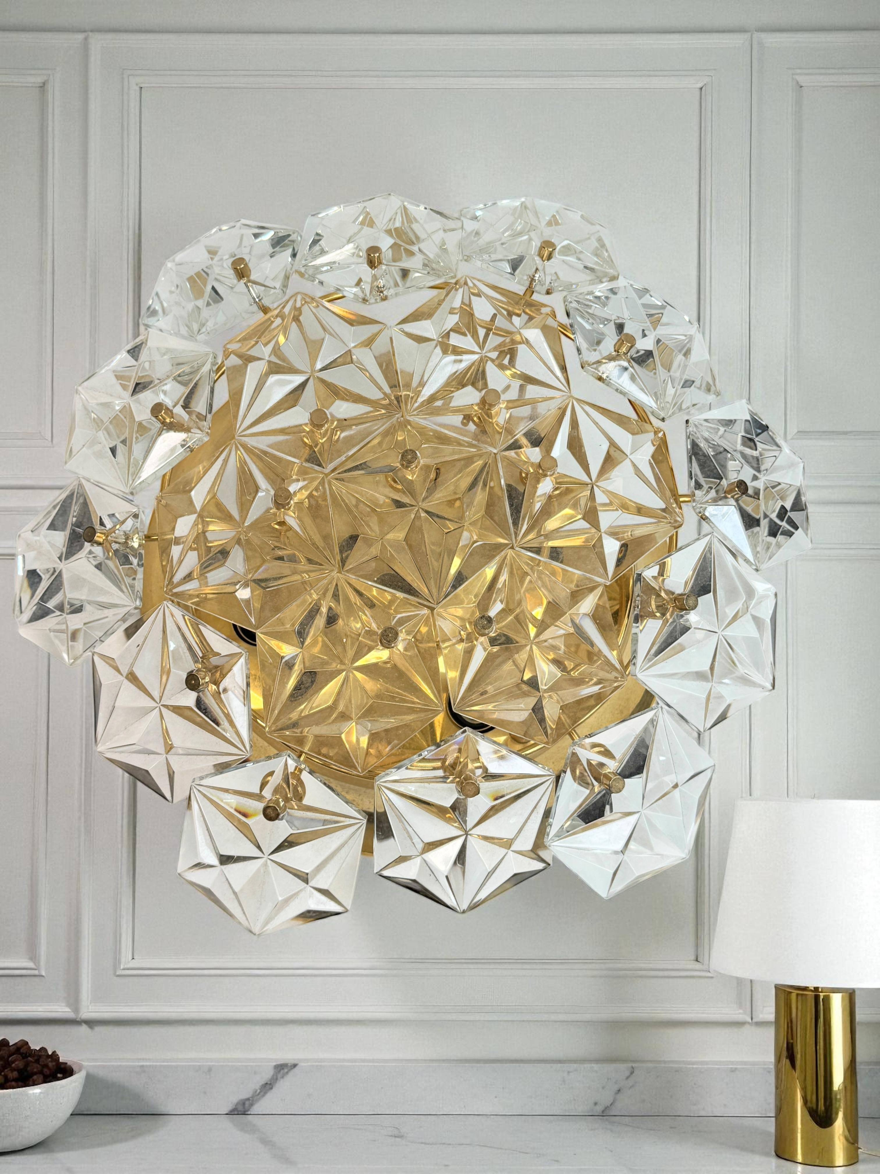 Magnifique lustre encastré à prisme en cristal facetté par Kinkeldey 1970 en vente 8