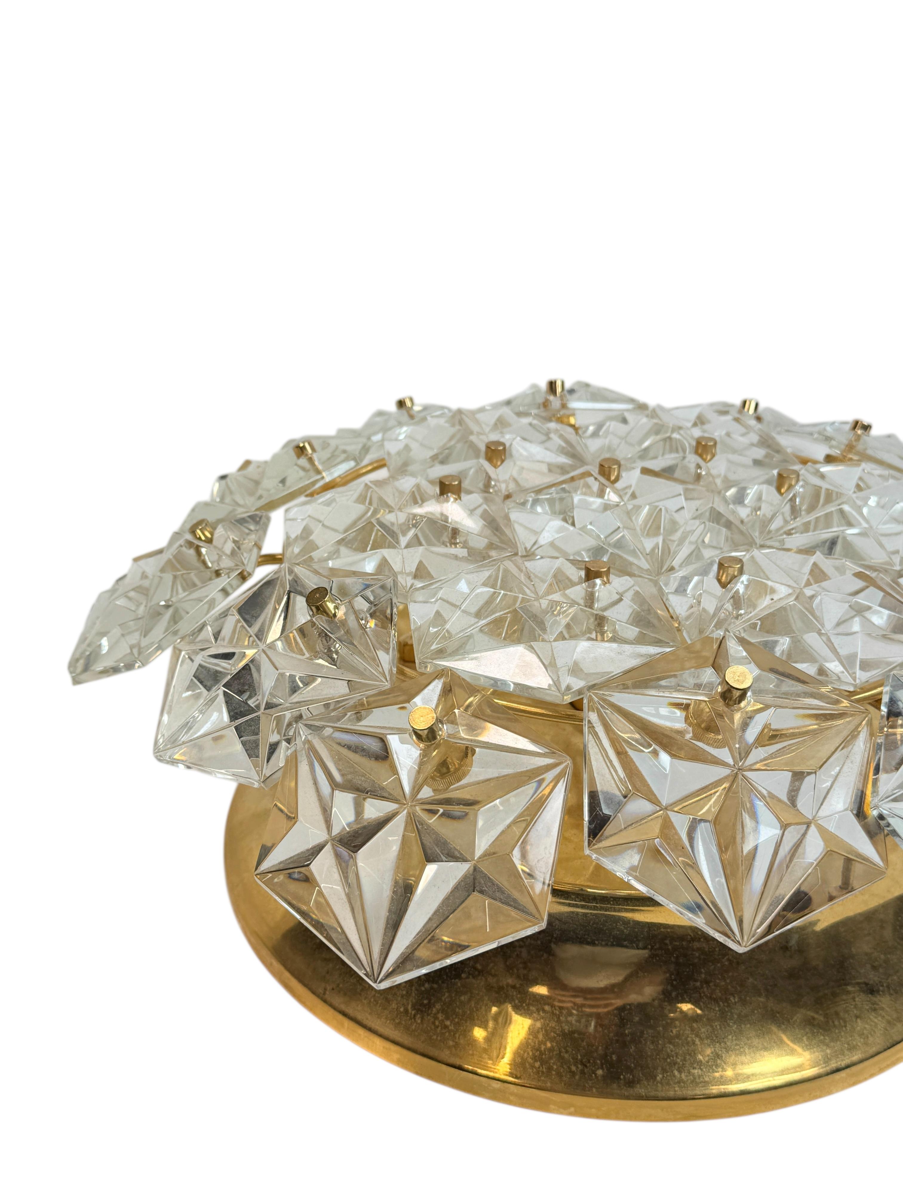 Allemand Magnifique lustre encastré à prisme en cristal facetté par Kinkeldey 1970 en vente