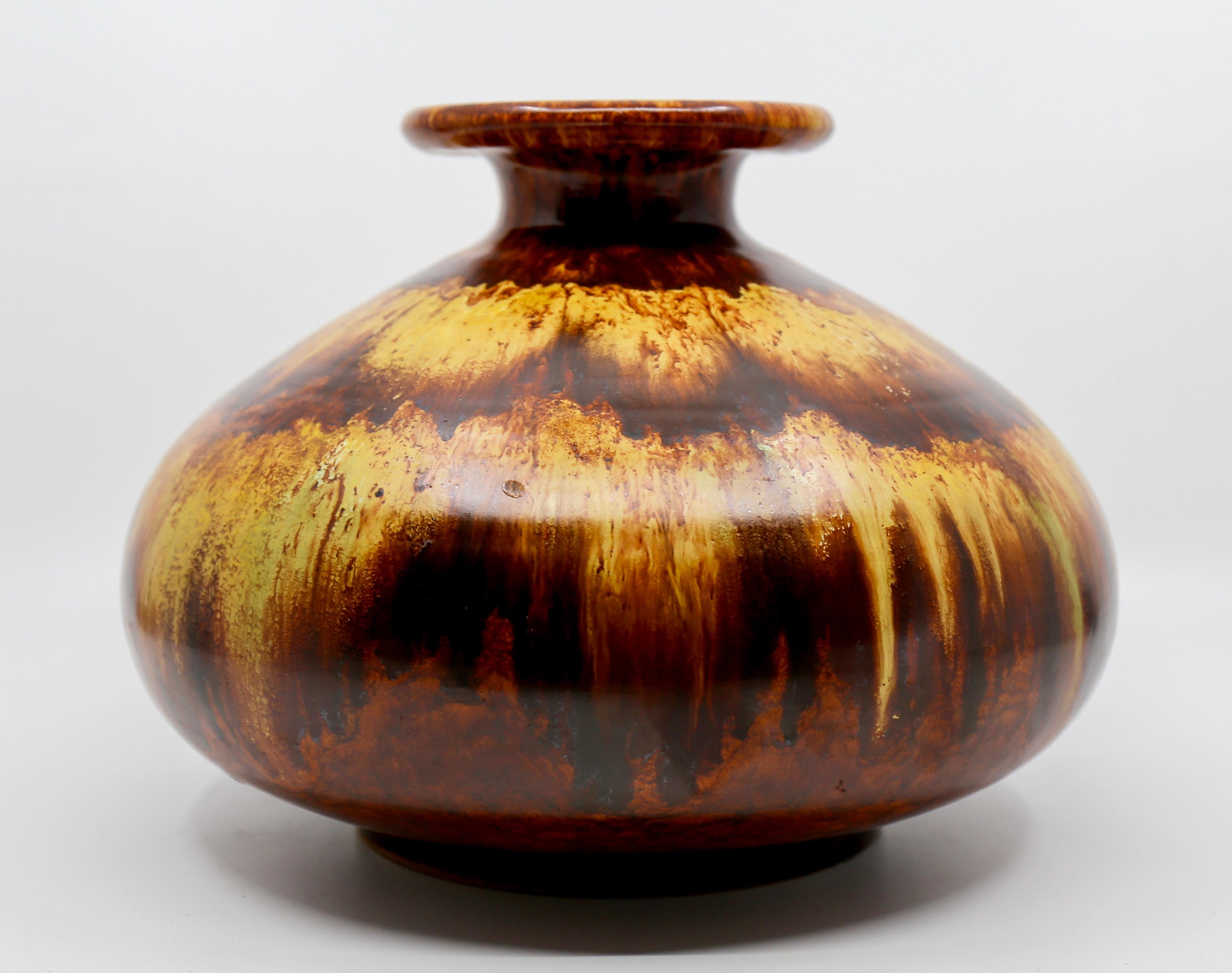 Beautiful Fat Lava Spherical Vase  For Sale 3